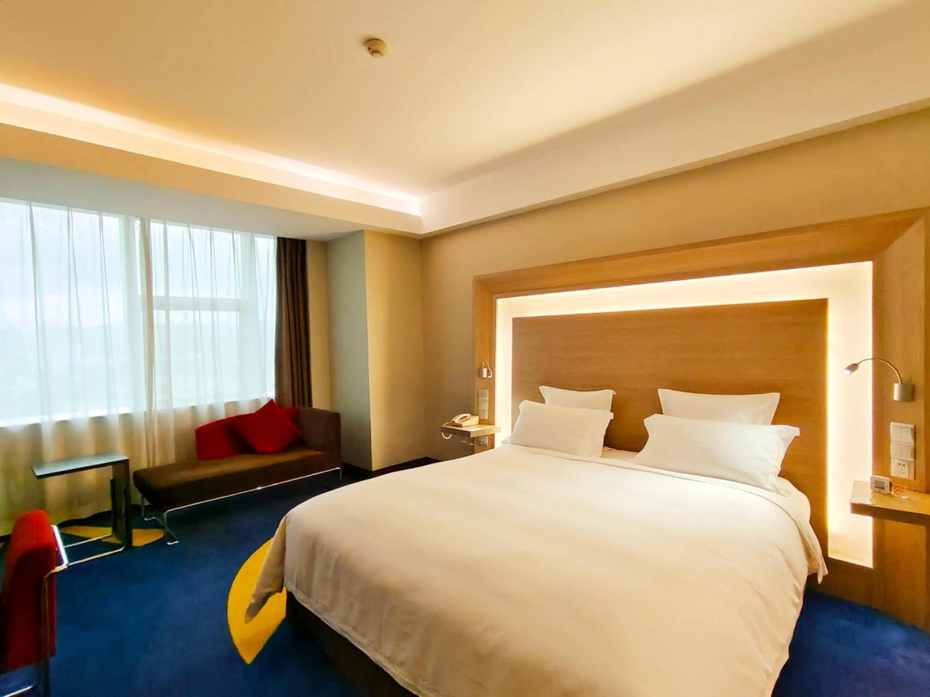 Bedroom, Bed in Shenzhen Novotel Watergate