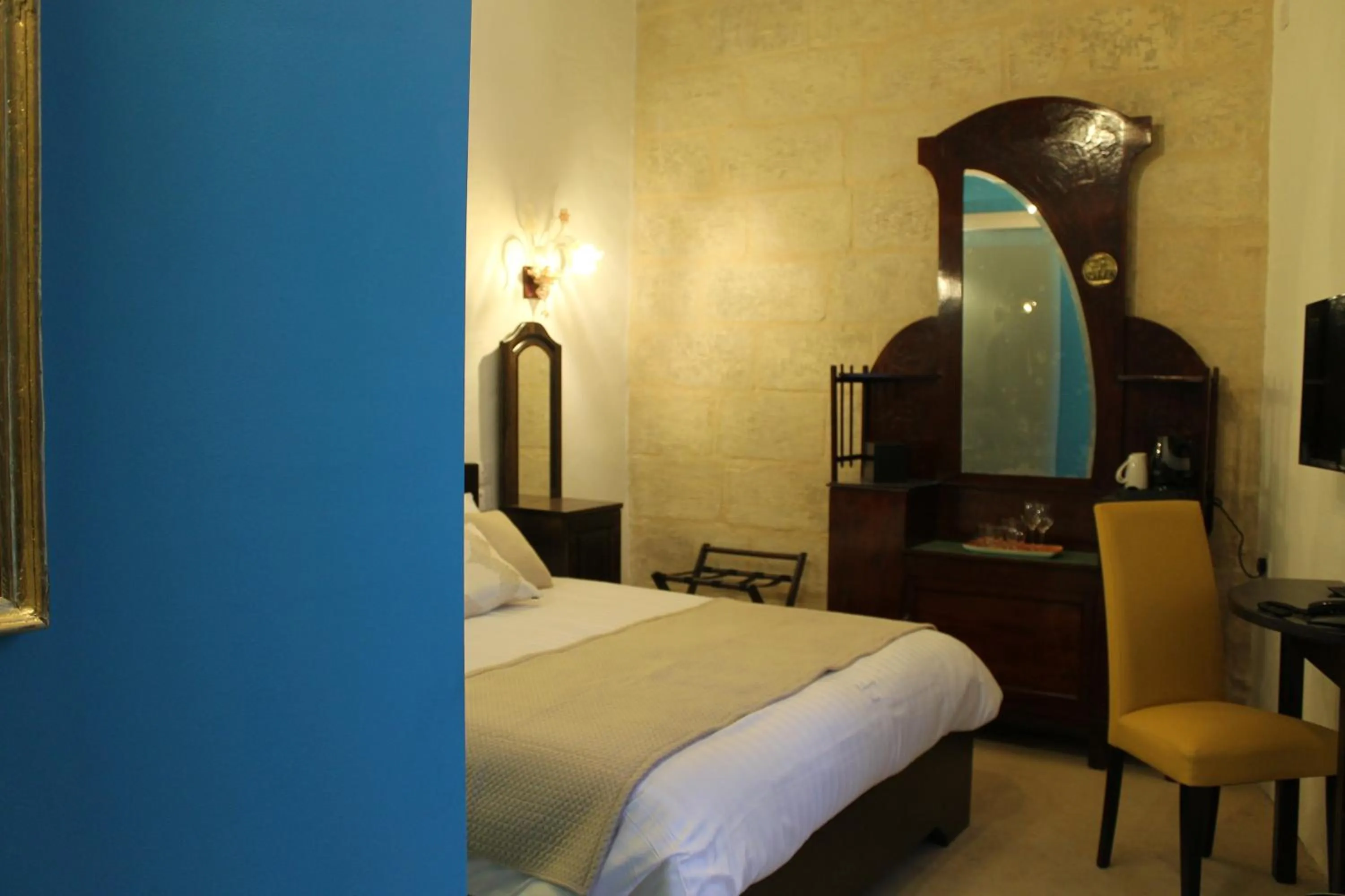 Photo of the whole room, Bed in Palazzino Nina Boutique Hotel