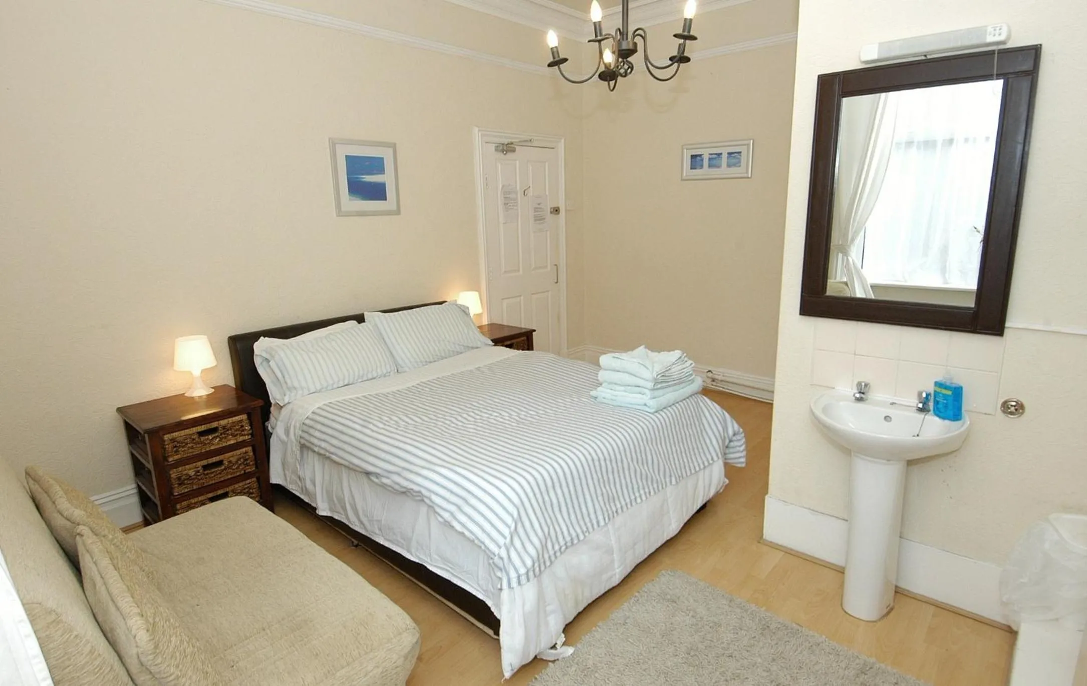 Photo of the whole room, Bed in Cara Guesthouse