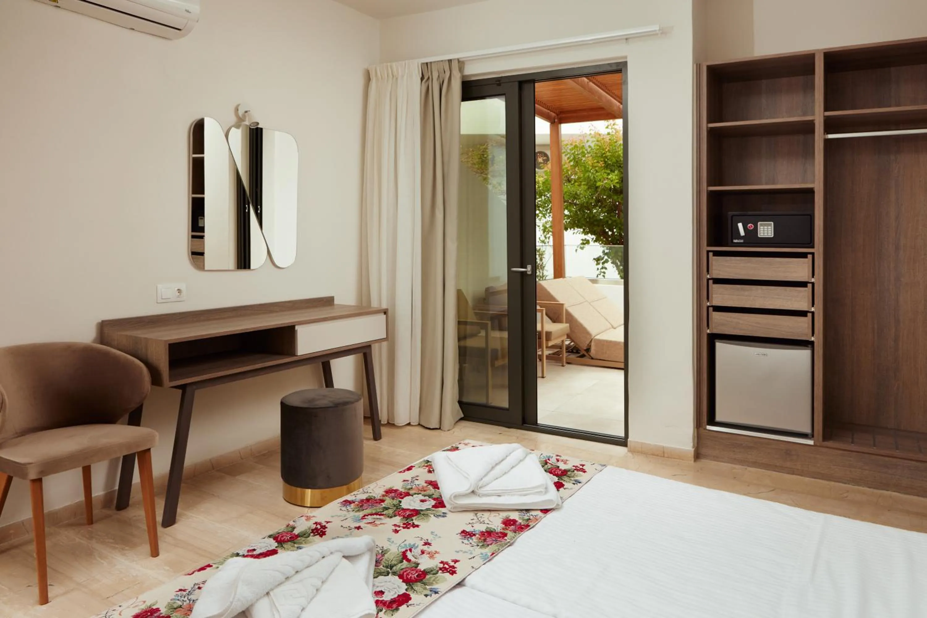 Bed in Amnissos Residence