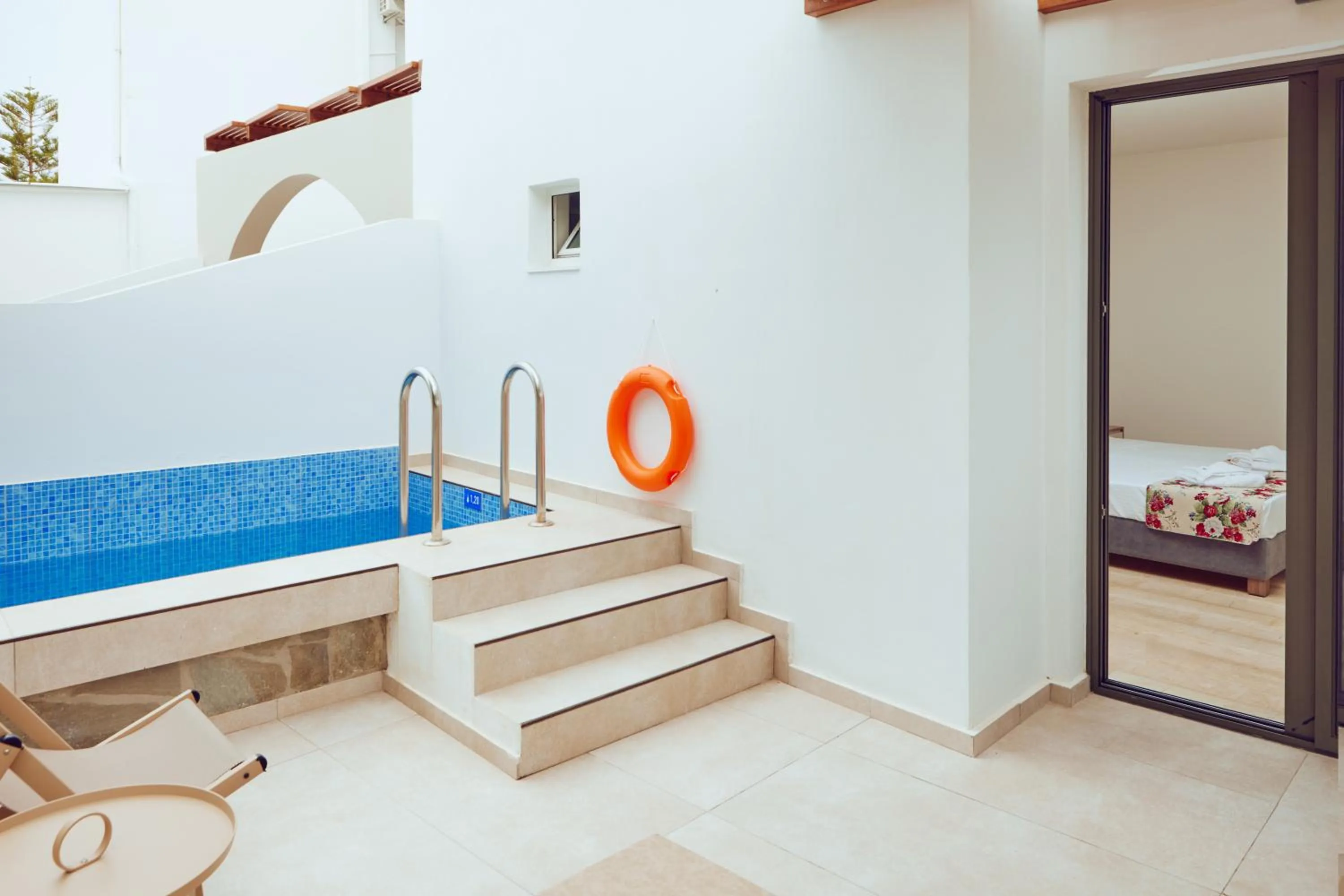 Photo of the whole room in Amnissos Residence