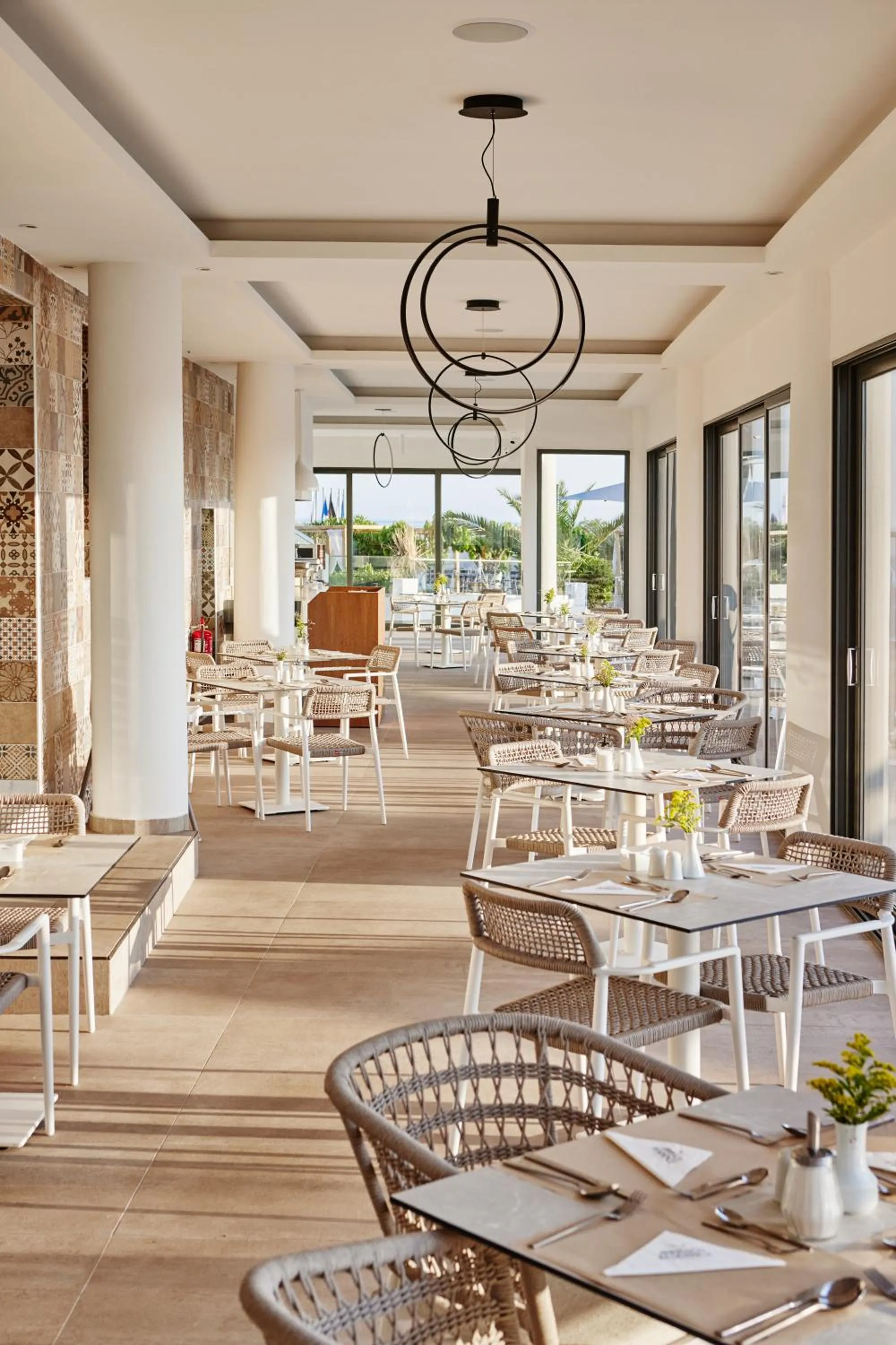 Restaurant/places to eat in Amnissos Residence