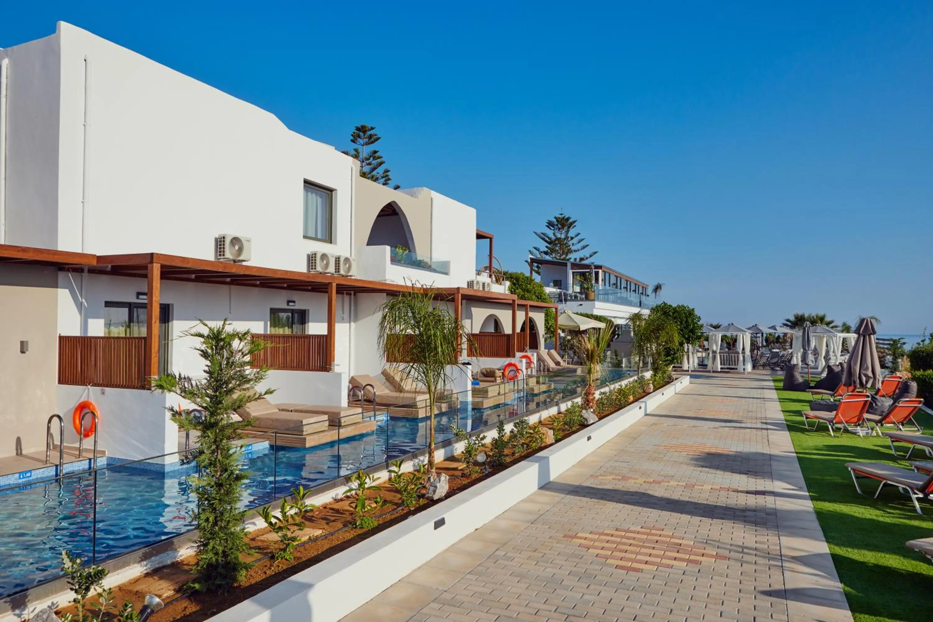 Swimming pool in Amnissos Residence