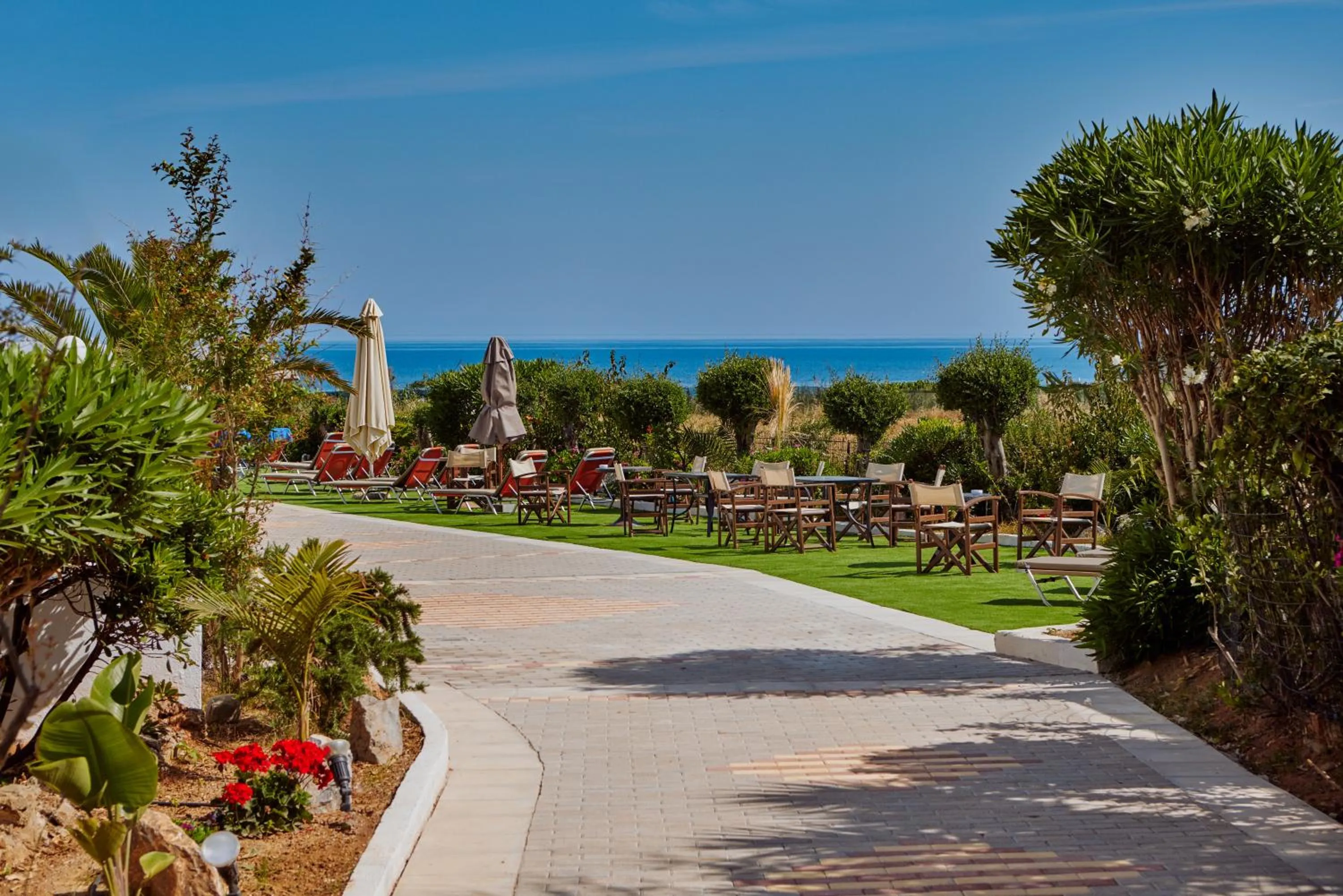 Garden in Amnissos Residence