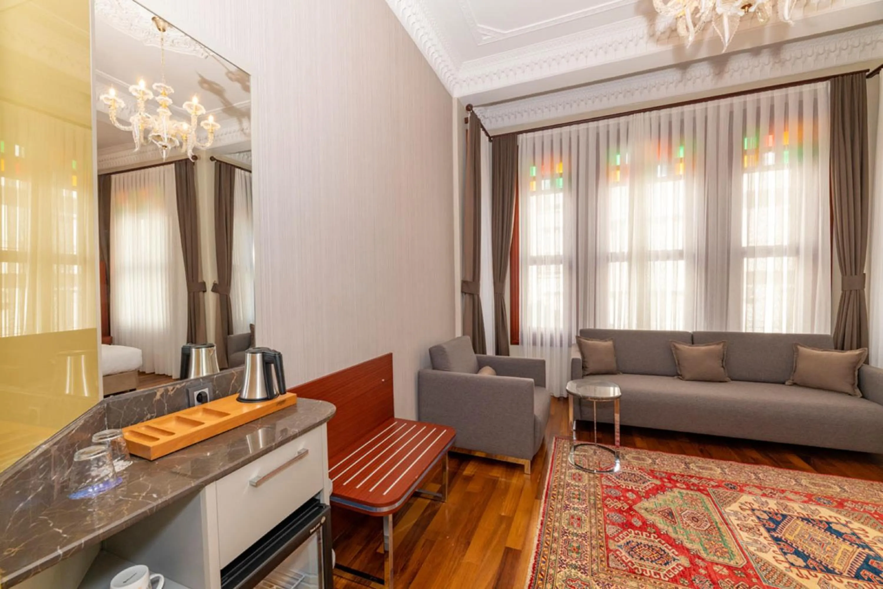 Living room in Blue Gilroy Hotel