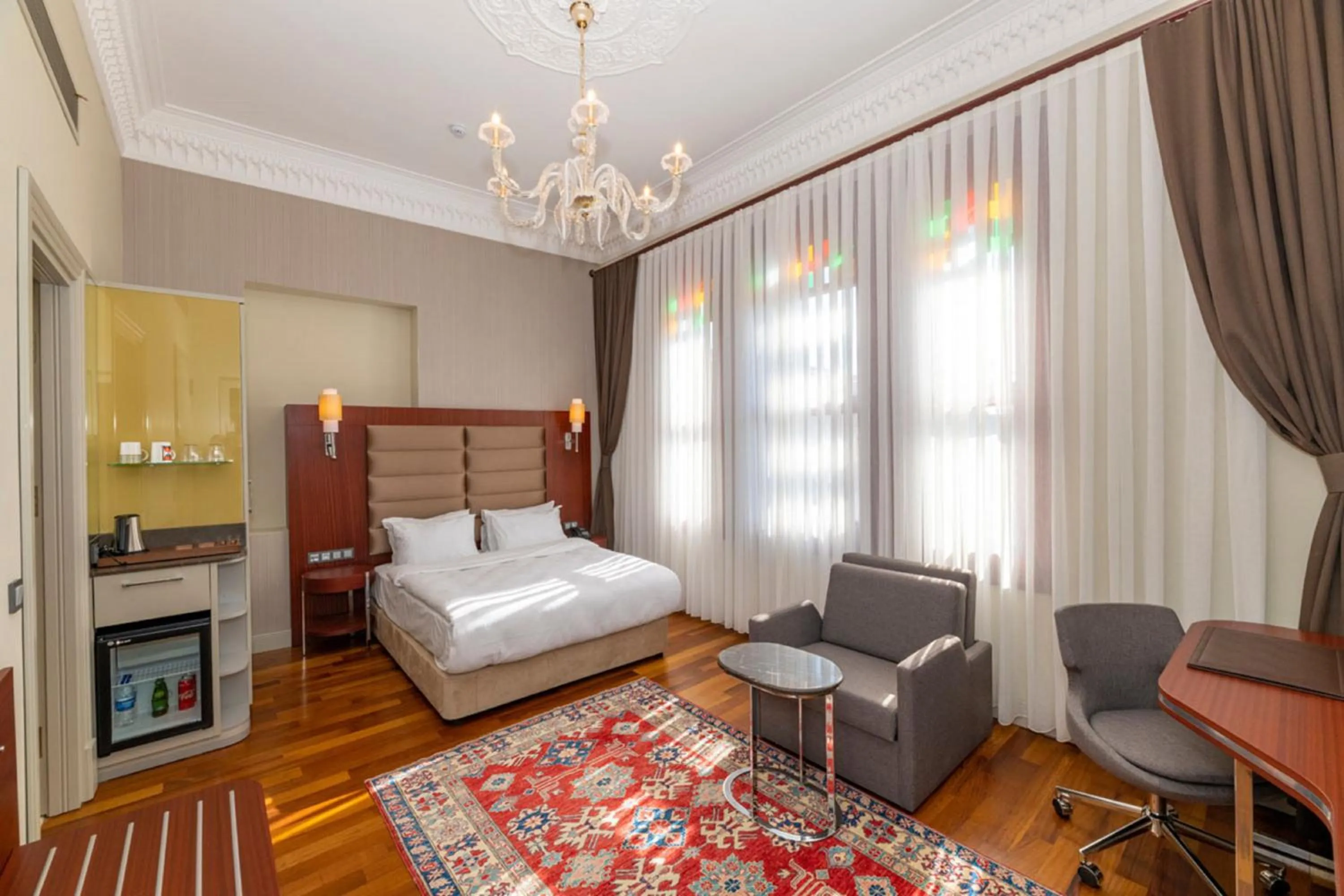 Bed in Blue Gilroy Hotel