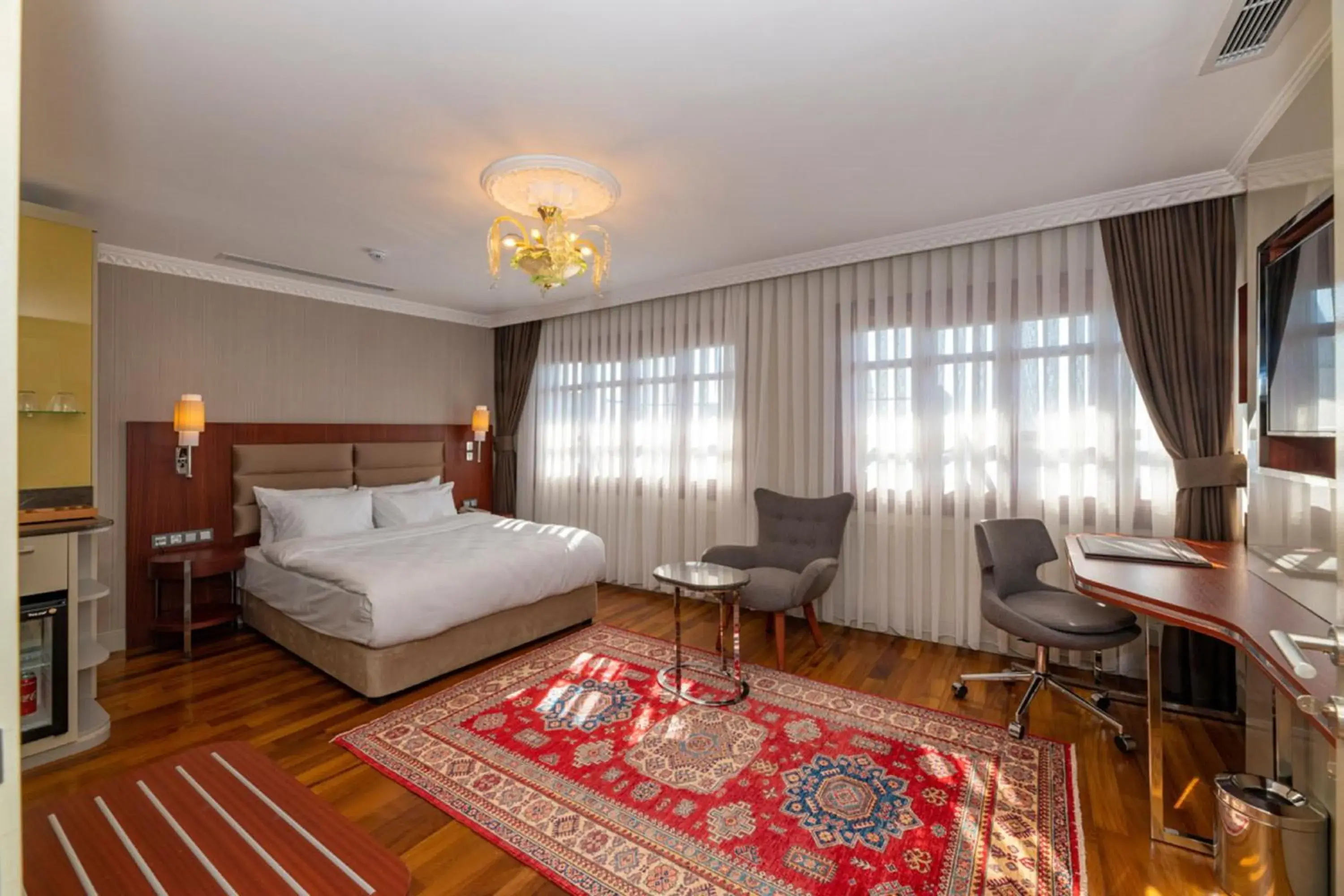 Standard Double Room in Blue Gilroy Hotel Standard Double Room in Blue Gilroy Hotel