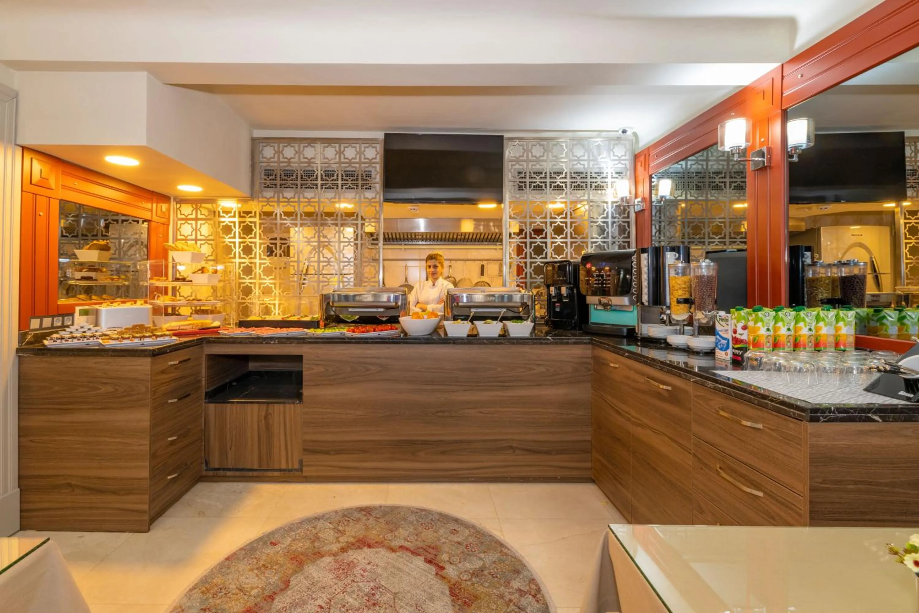 Coffee/tea facilities in Blue Gilroy Hotel