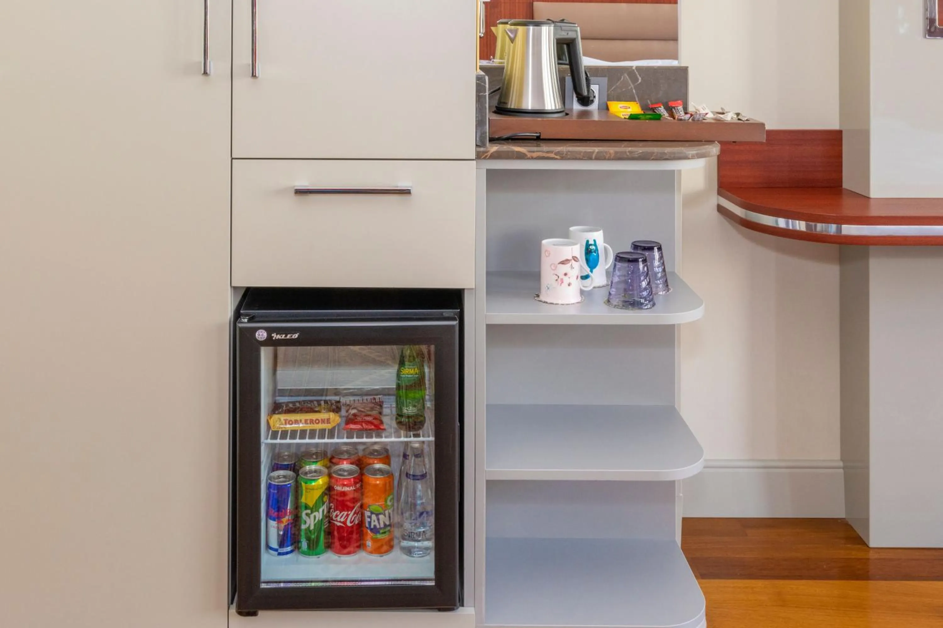 oven in Blue Gilroy Hotel