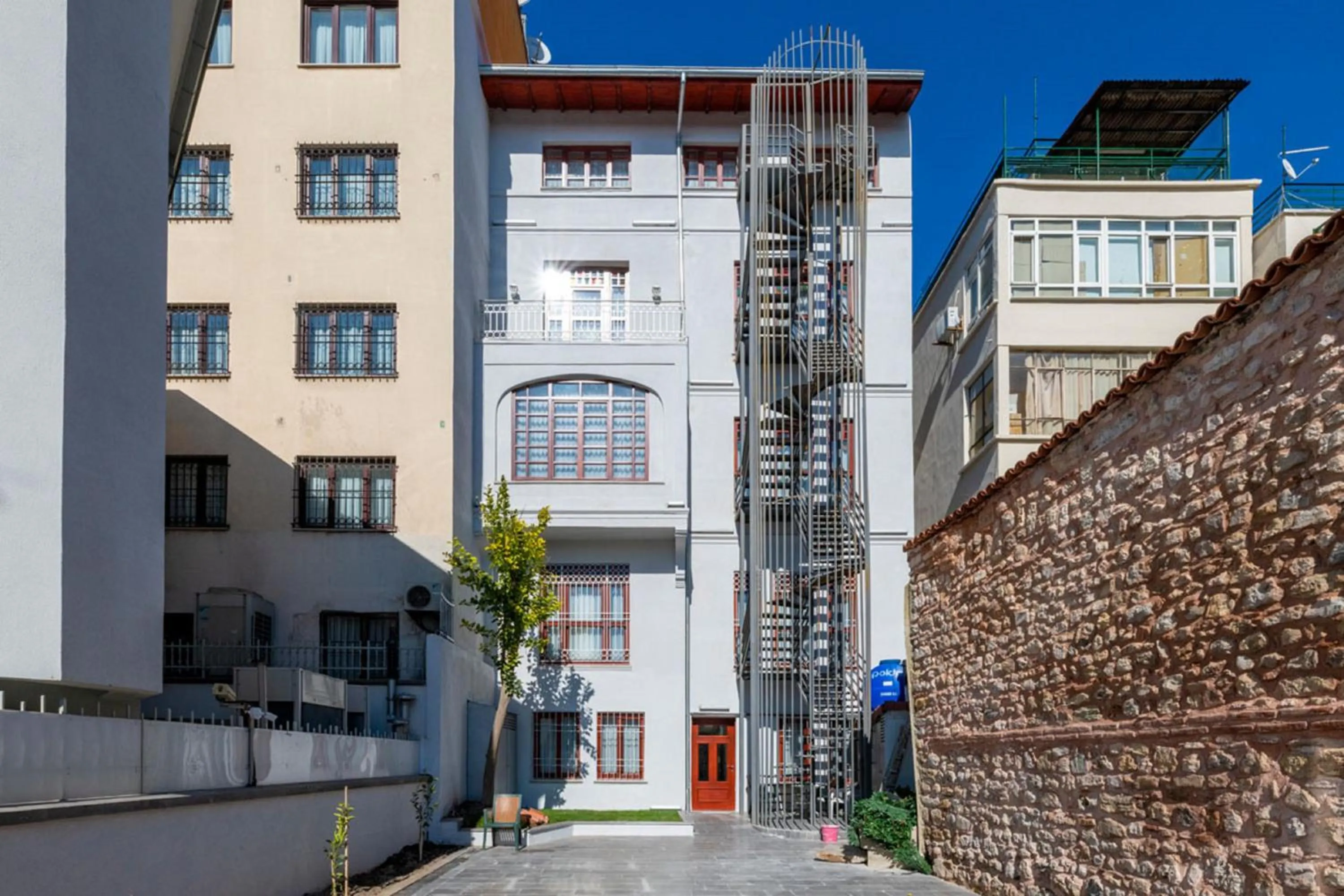 Property building in Blue Gilroy Hotel