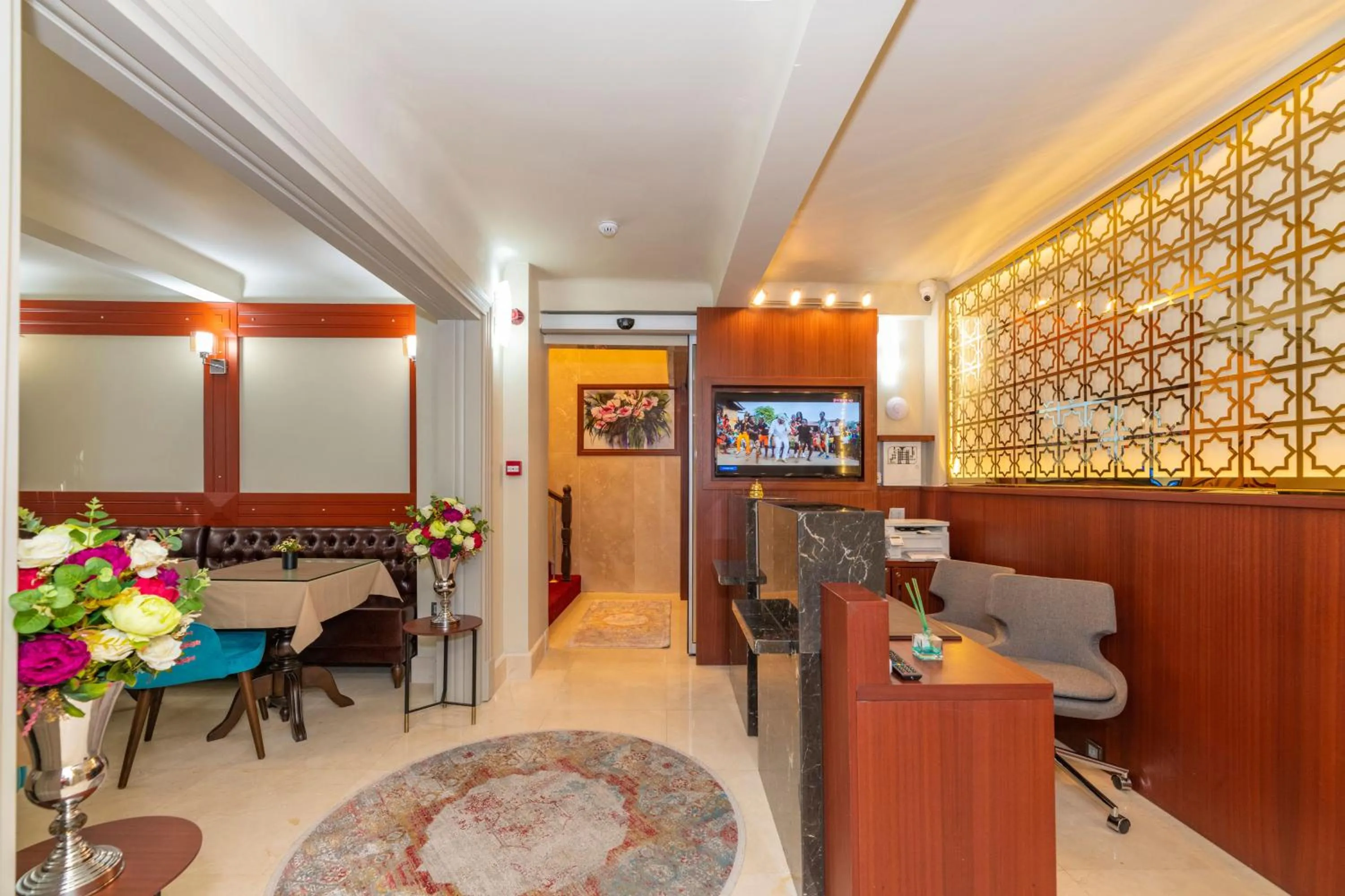 TV and multimedia in Blue Gilroy Hotel