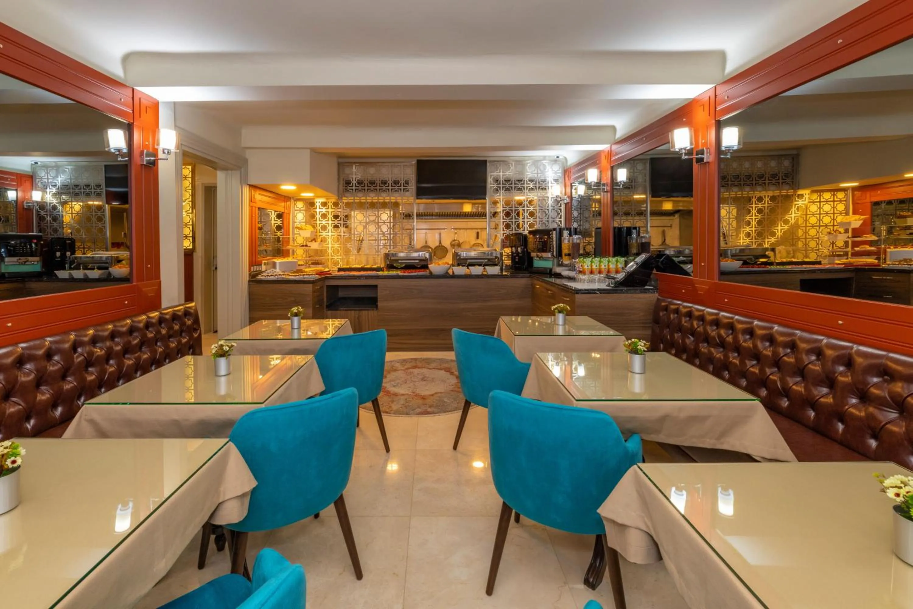 Restaurant/places to eat in Blue Gilroy Hotel