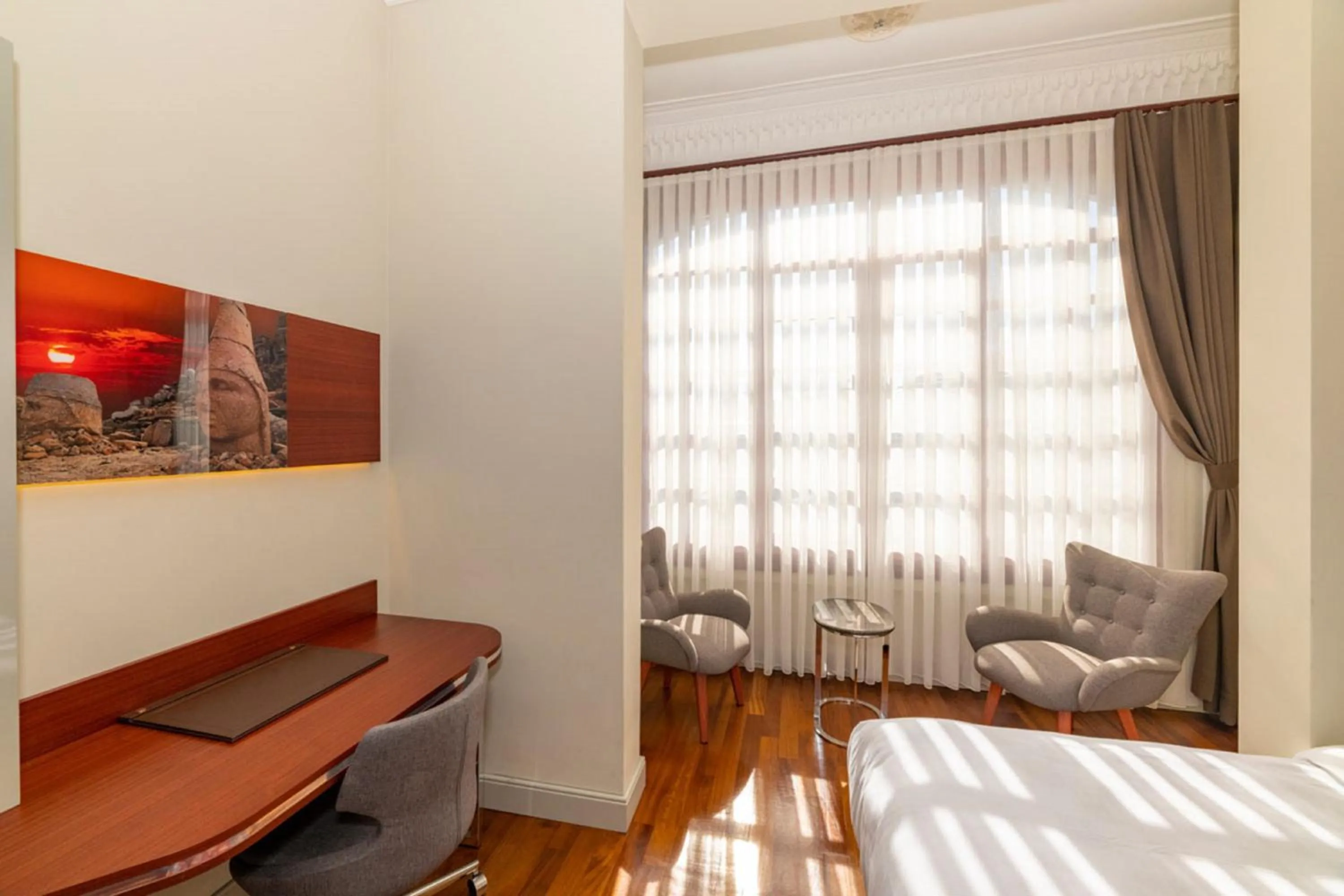 Bed in Blue Gilroy Hotel