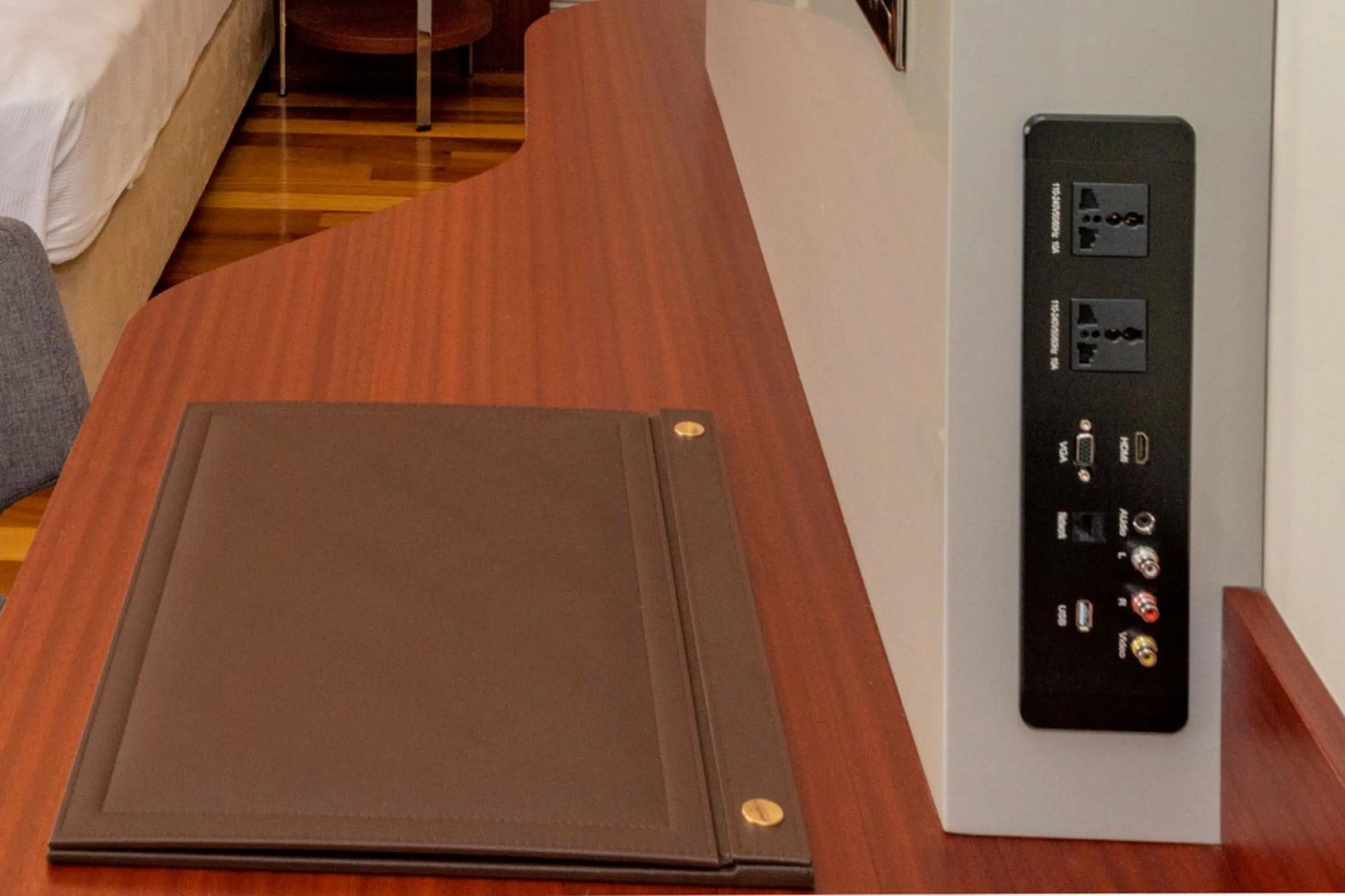 TV and multimedia in Blue Gilroy Hotel