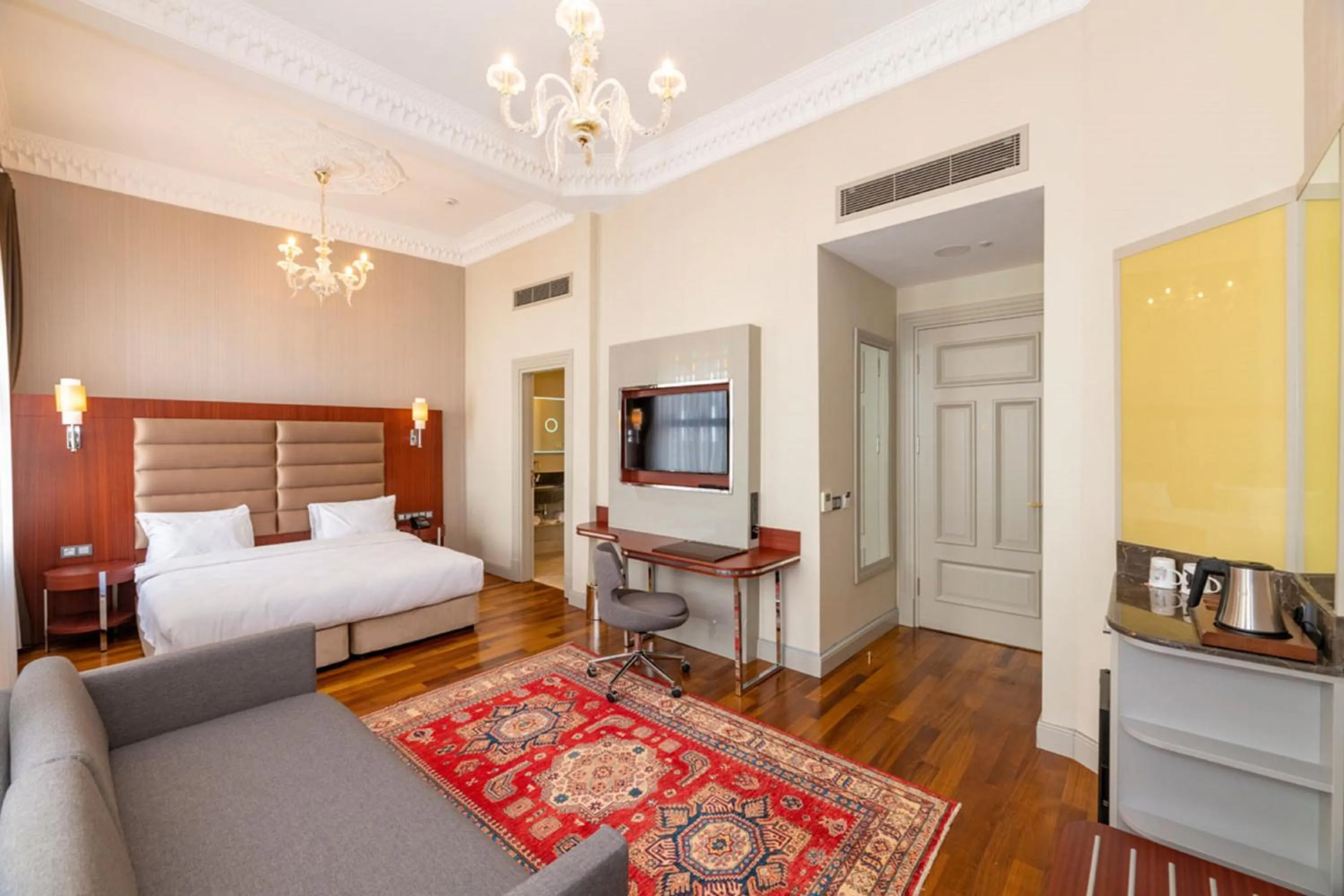 Bed in Blue Gilroy Hotel