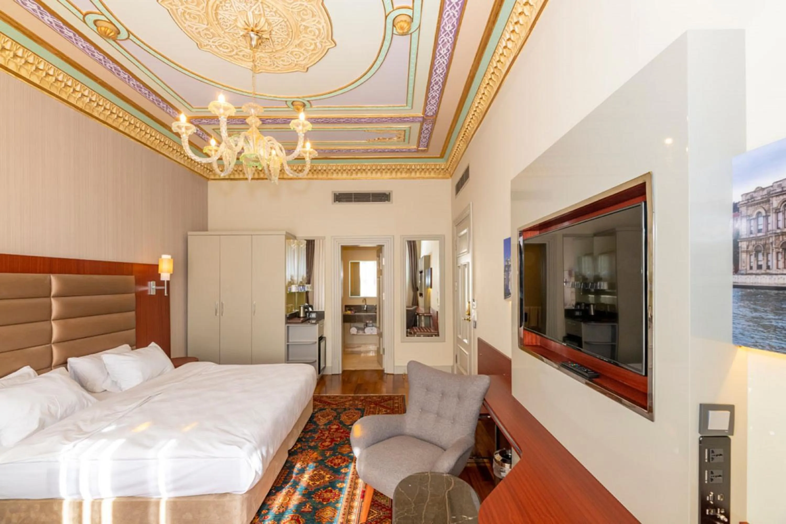 Bed in Blue Gilroy Hotel