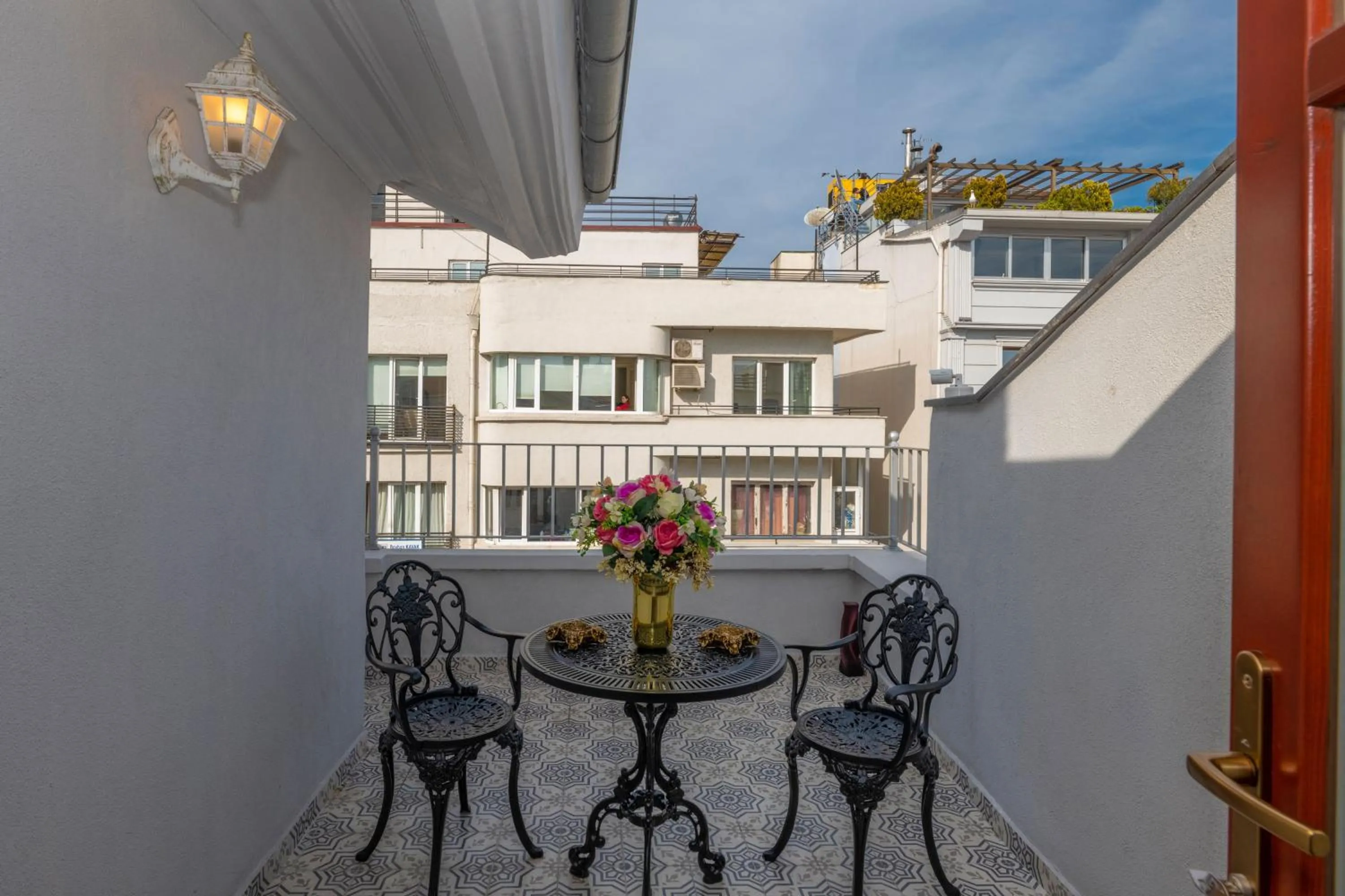 Balcony/Terrace in Blue Gilroy Hotel