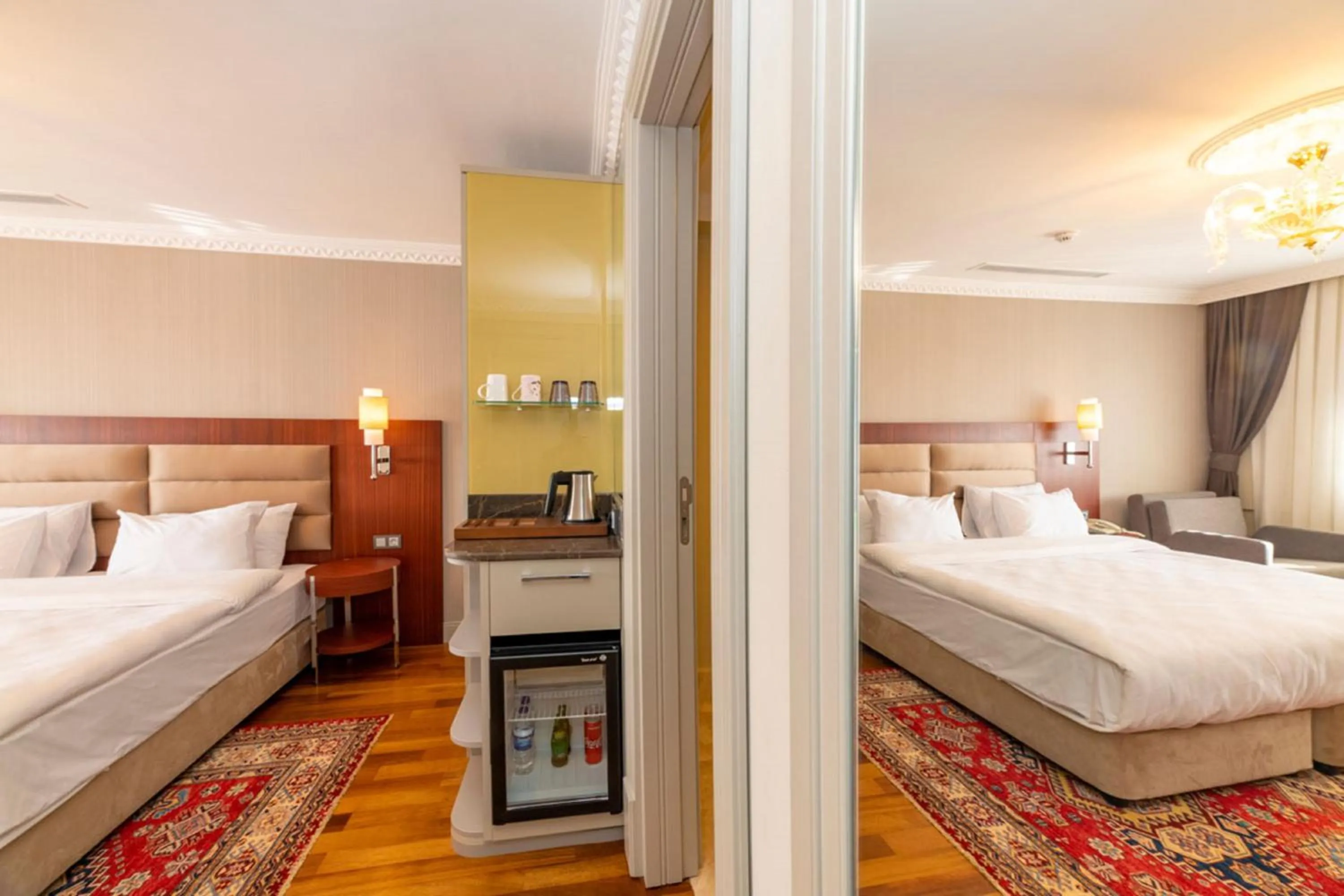 Bed in Blue Gilroy Hotel