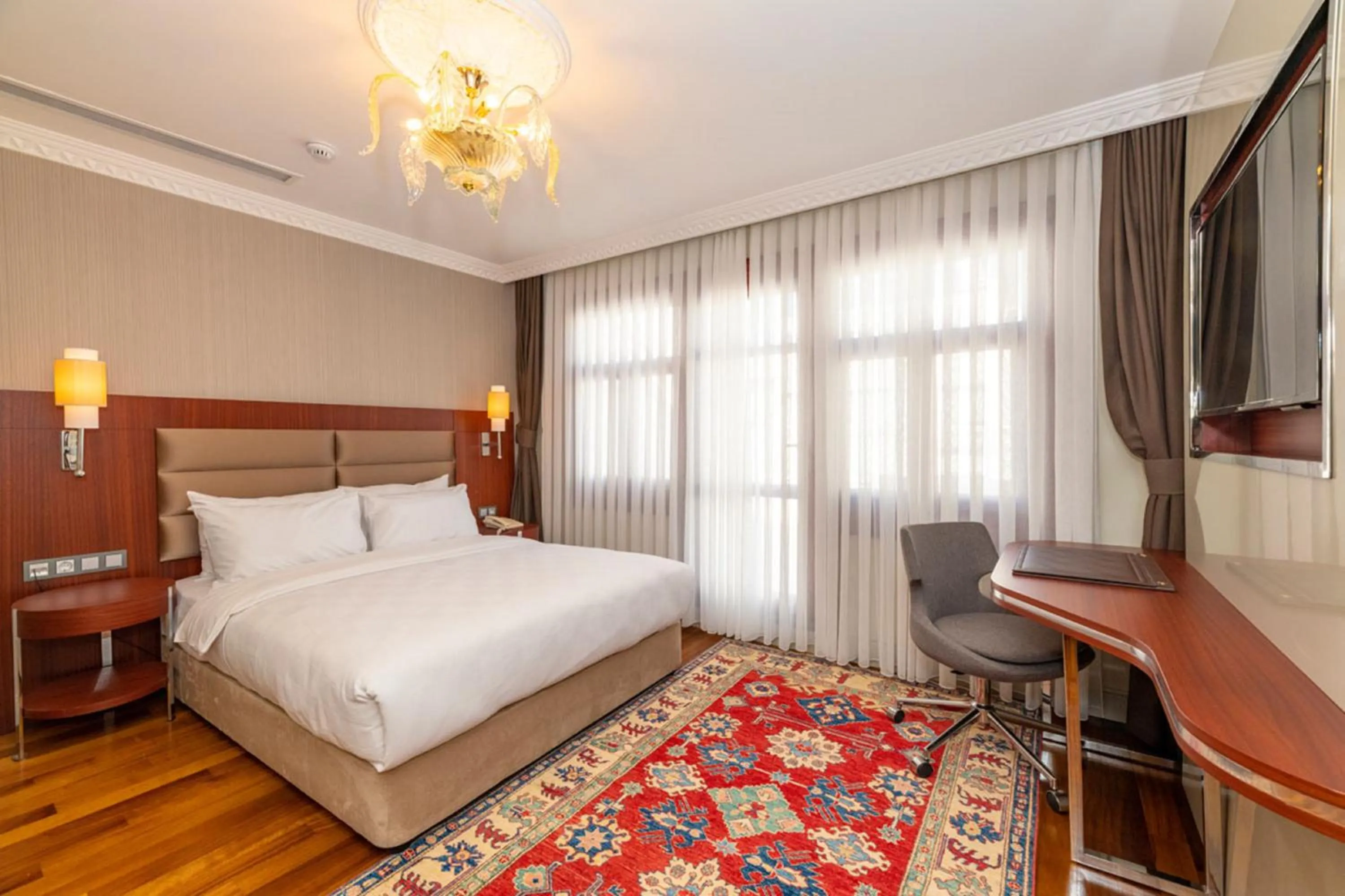 Bed in Blue Gilroy Hotel