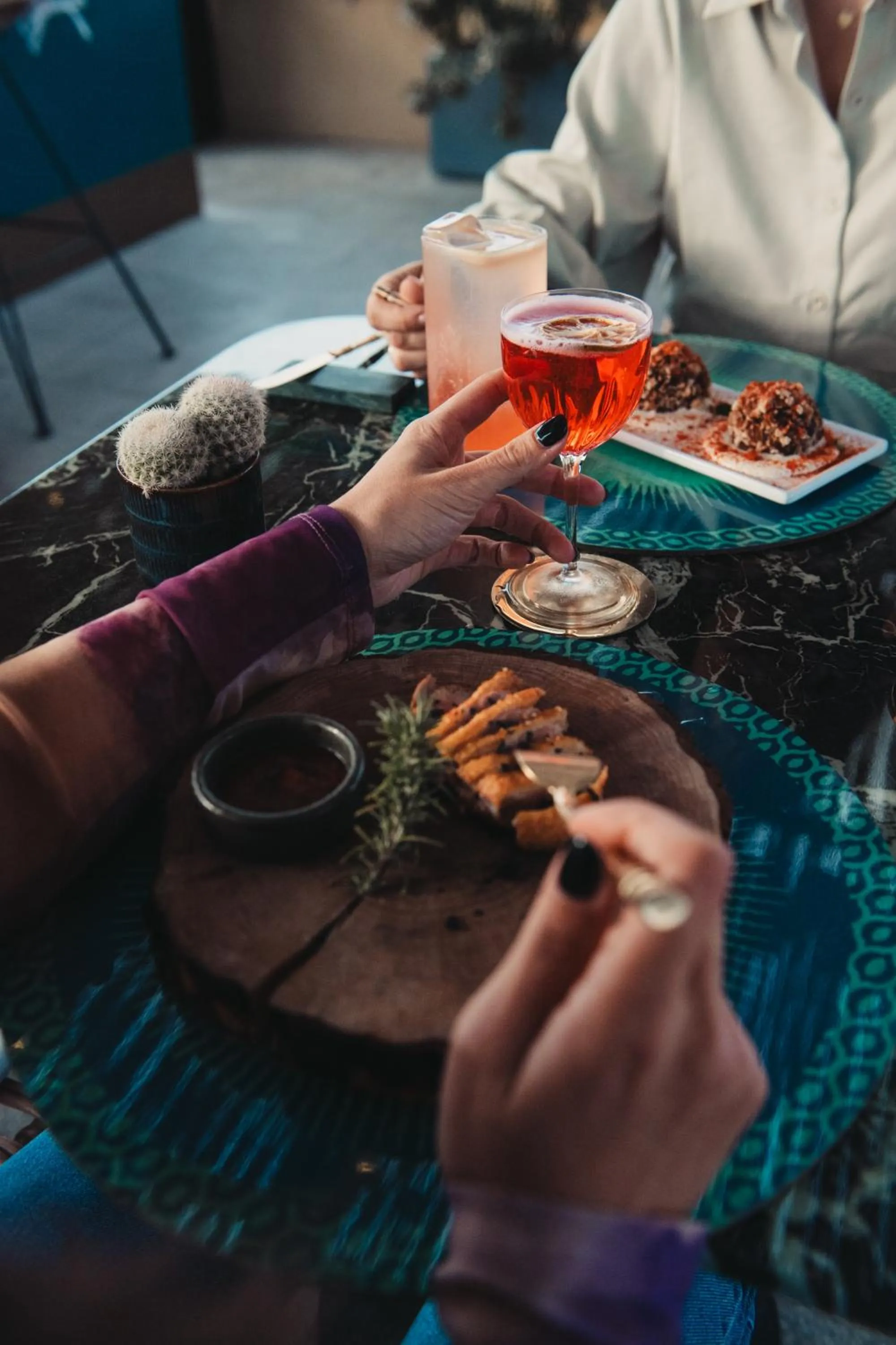 Restaurant/places to eat in The Vista Rooms & Terrace