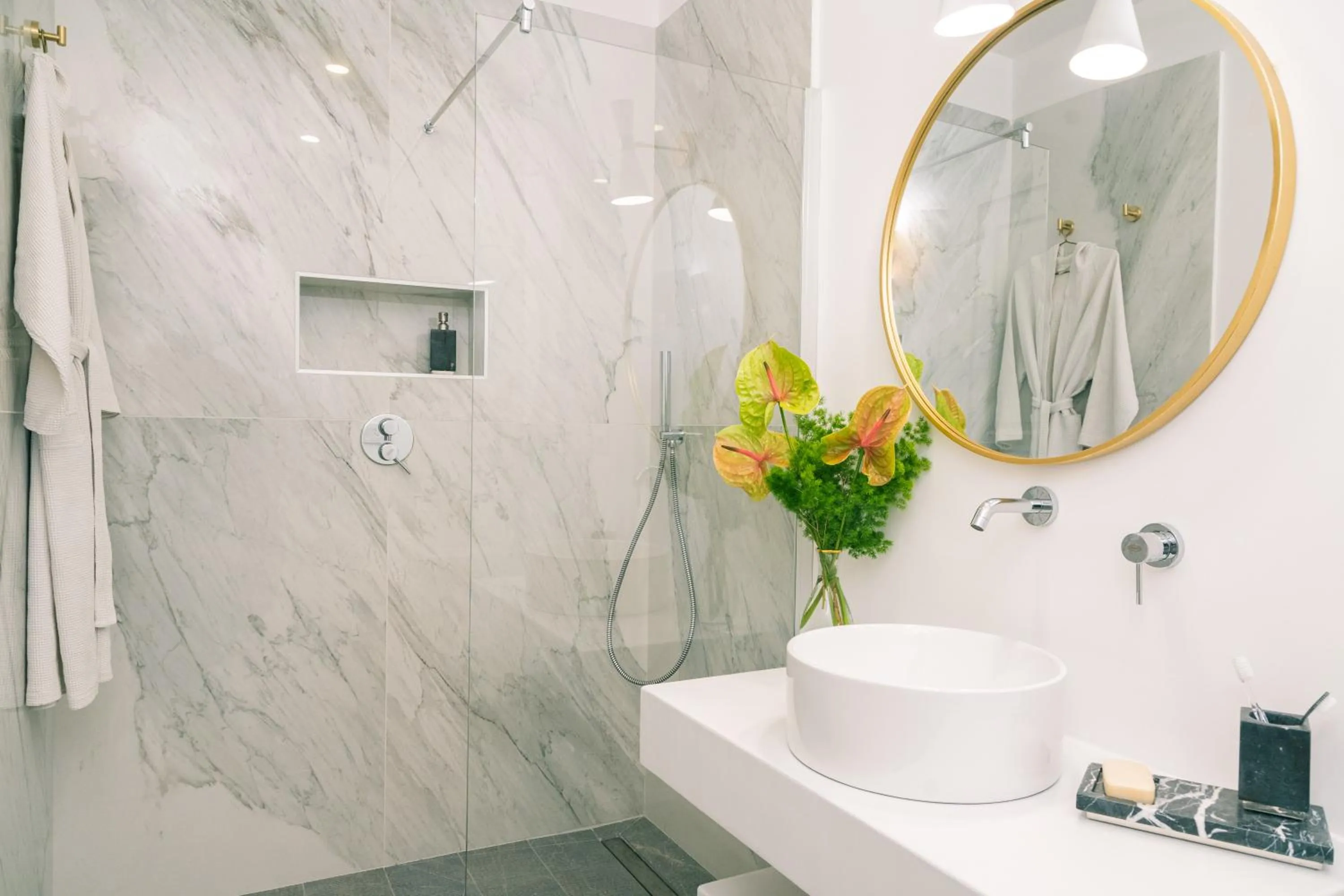 Shower in The Vista Rooms & Terrace