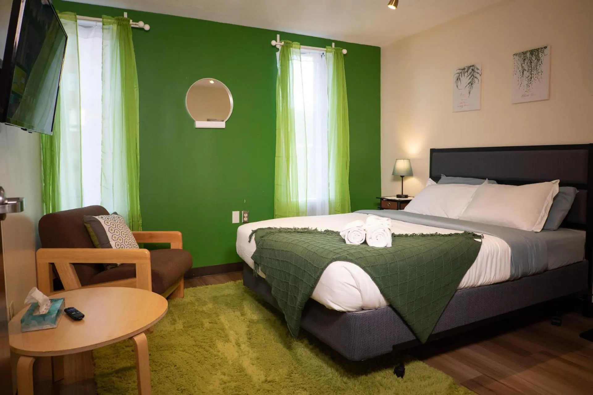 Communal lounge/ TV room, Bed in Stay Pittsburgh