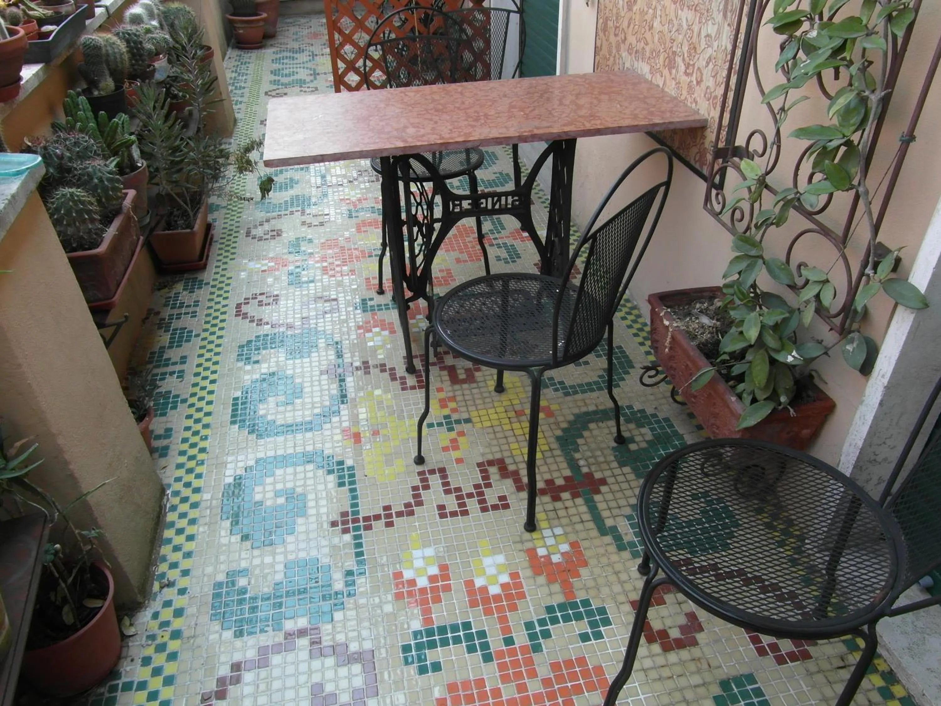 Dining area in Abitazione Pigneto B&B