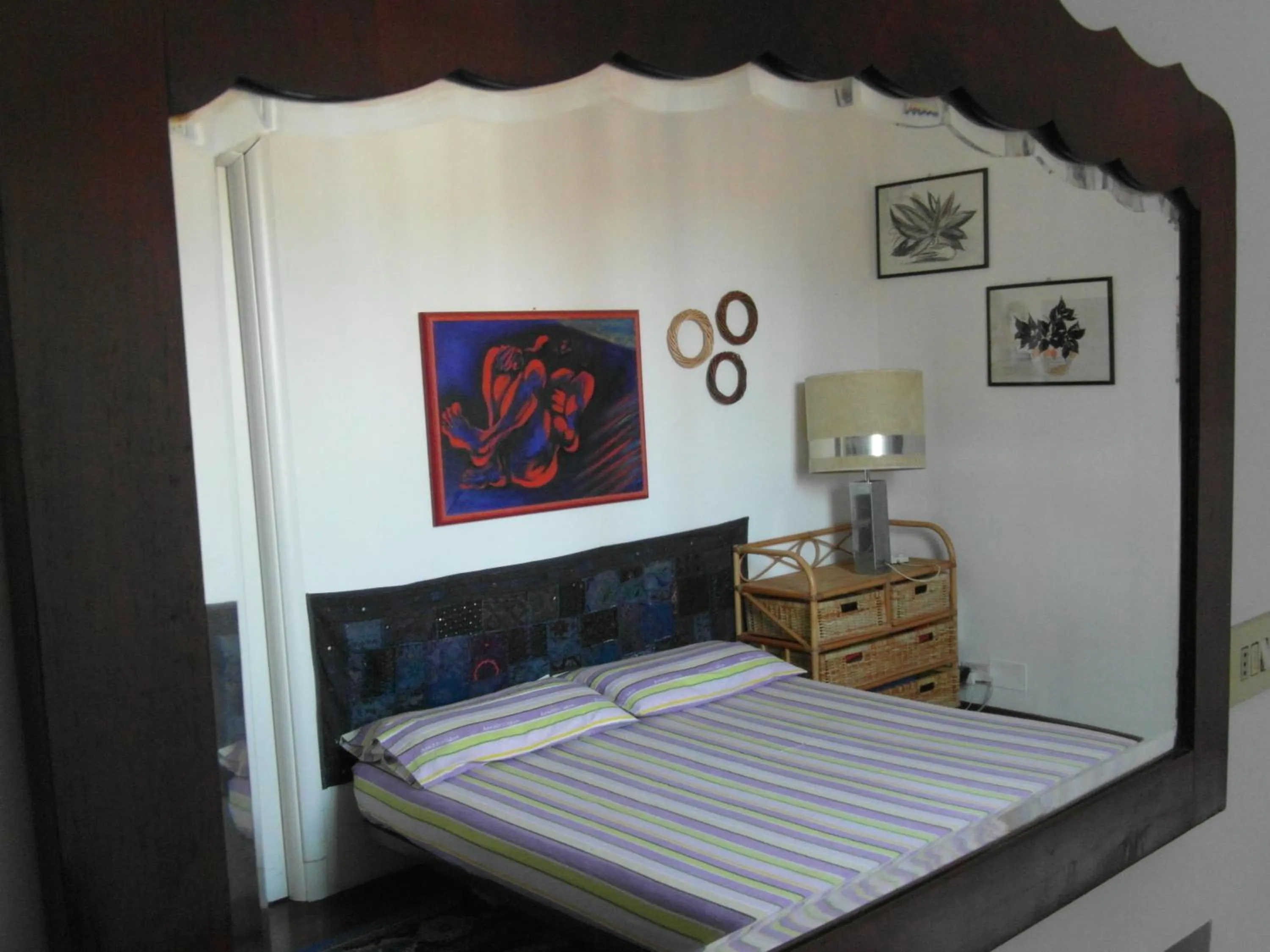 Decorative detail, Bed in Abitazione Pigneto B&B