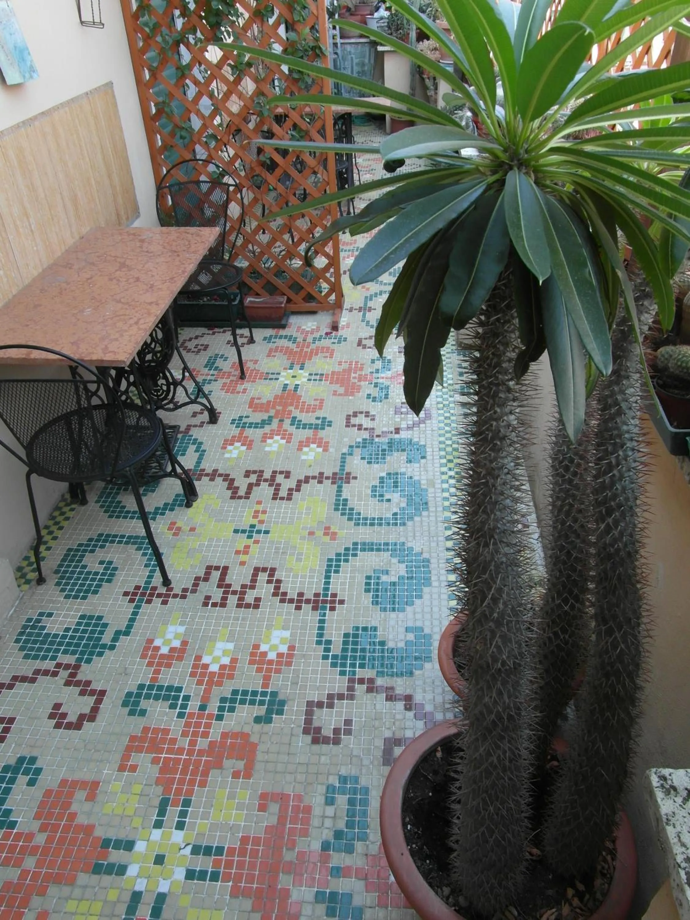 Dining area in Abitazione Pigneto B&B