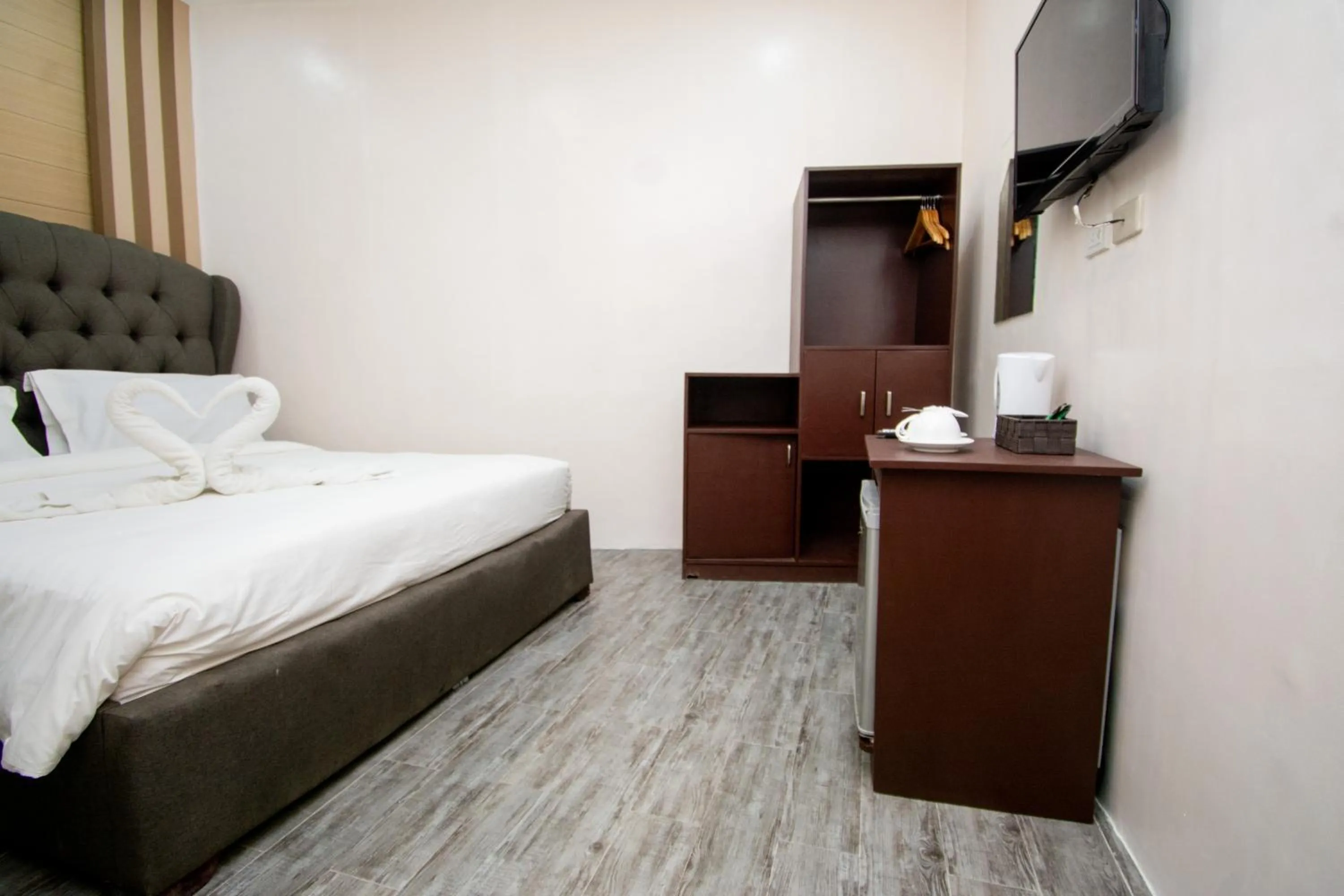 Bed in Emerald Island Hotel