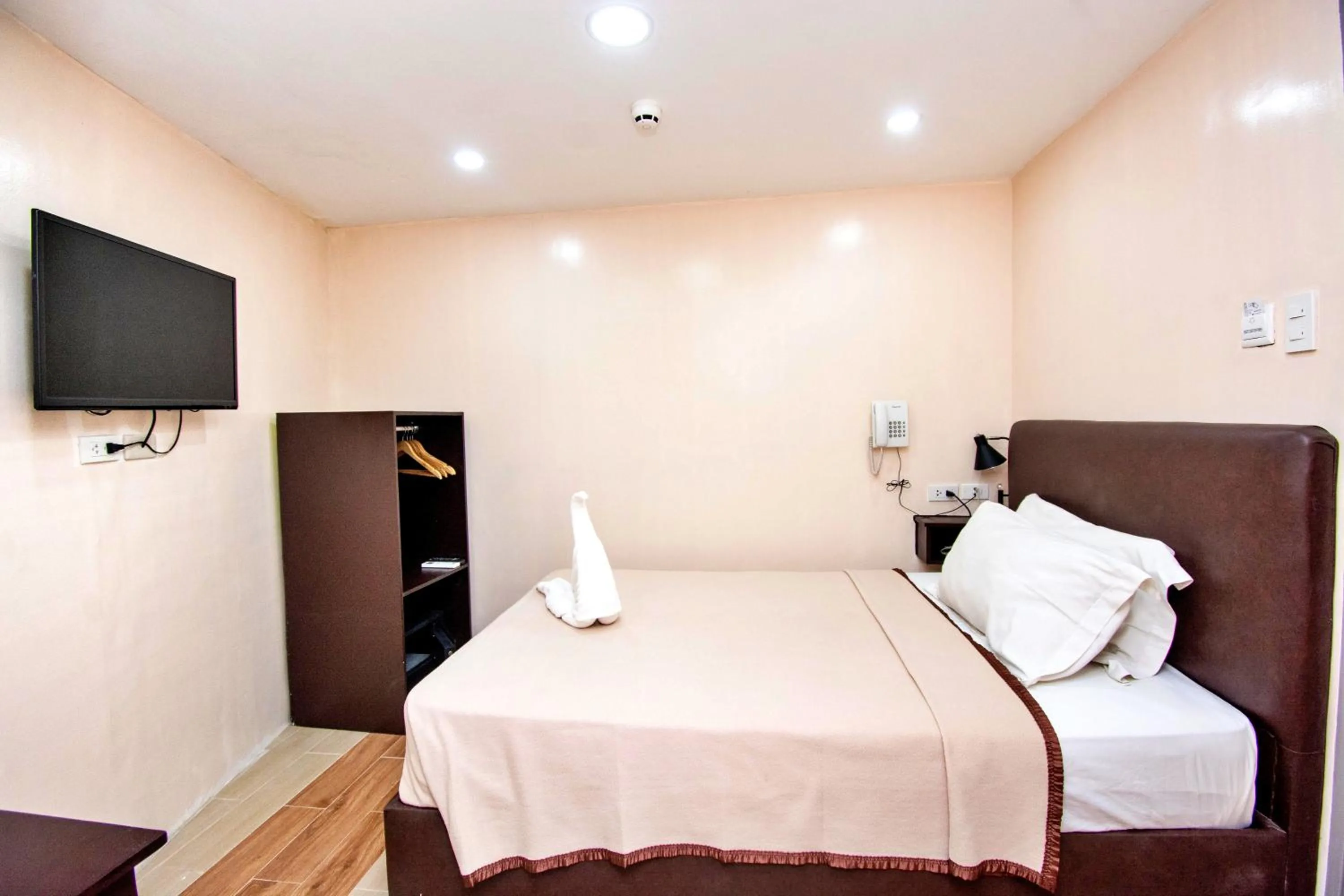 Bed in Emerald Island Hotel