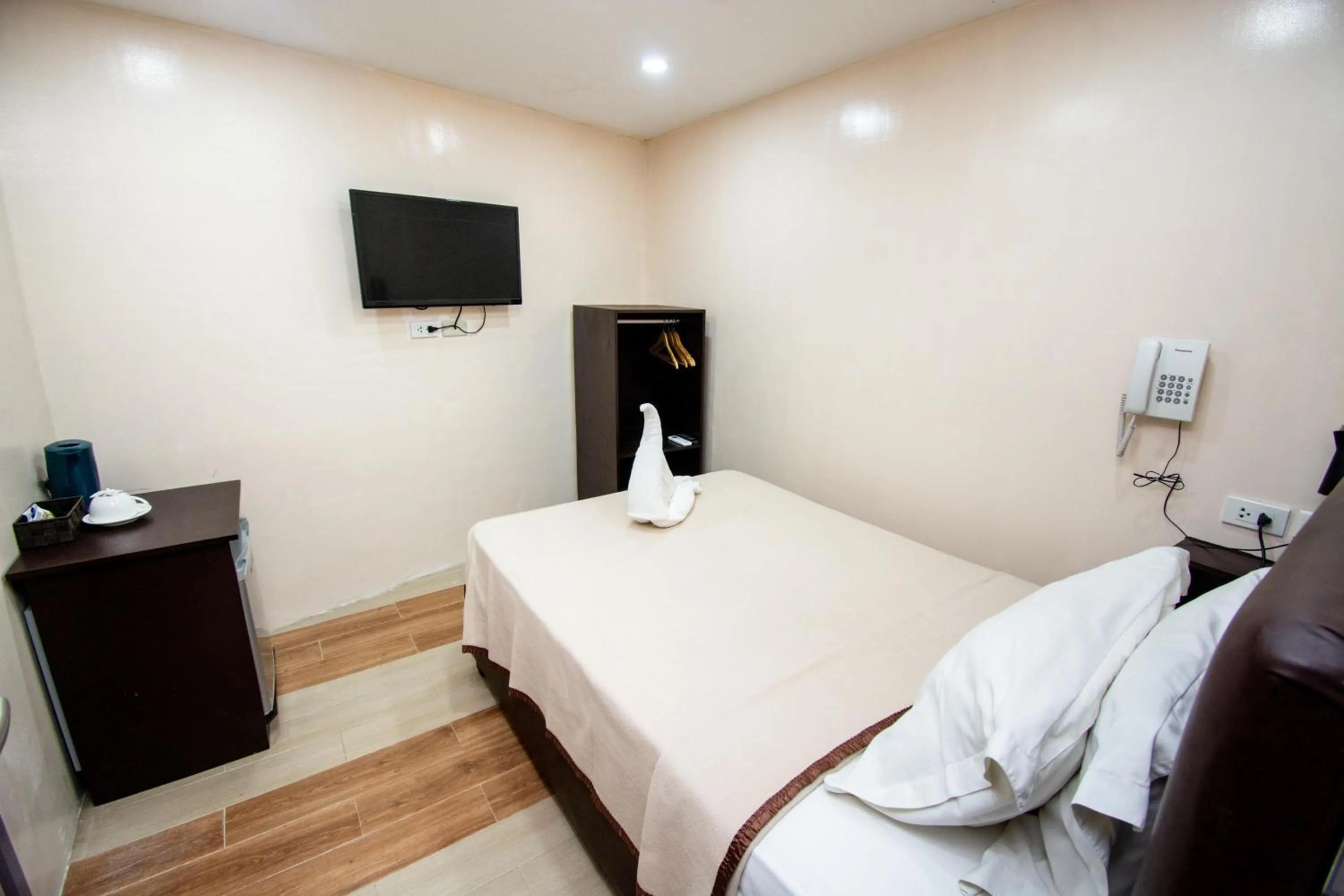 Bed in Emerald Island Hotel