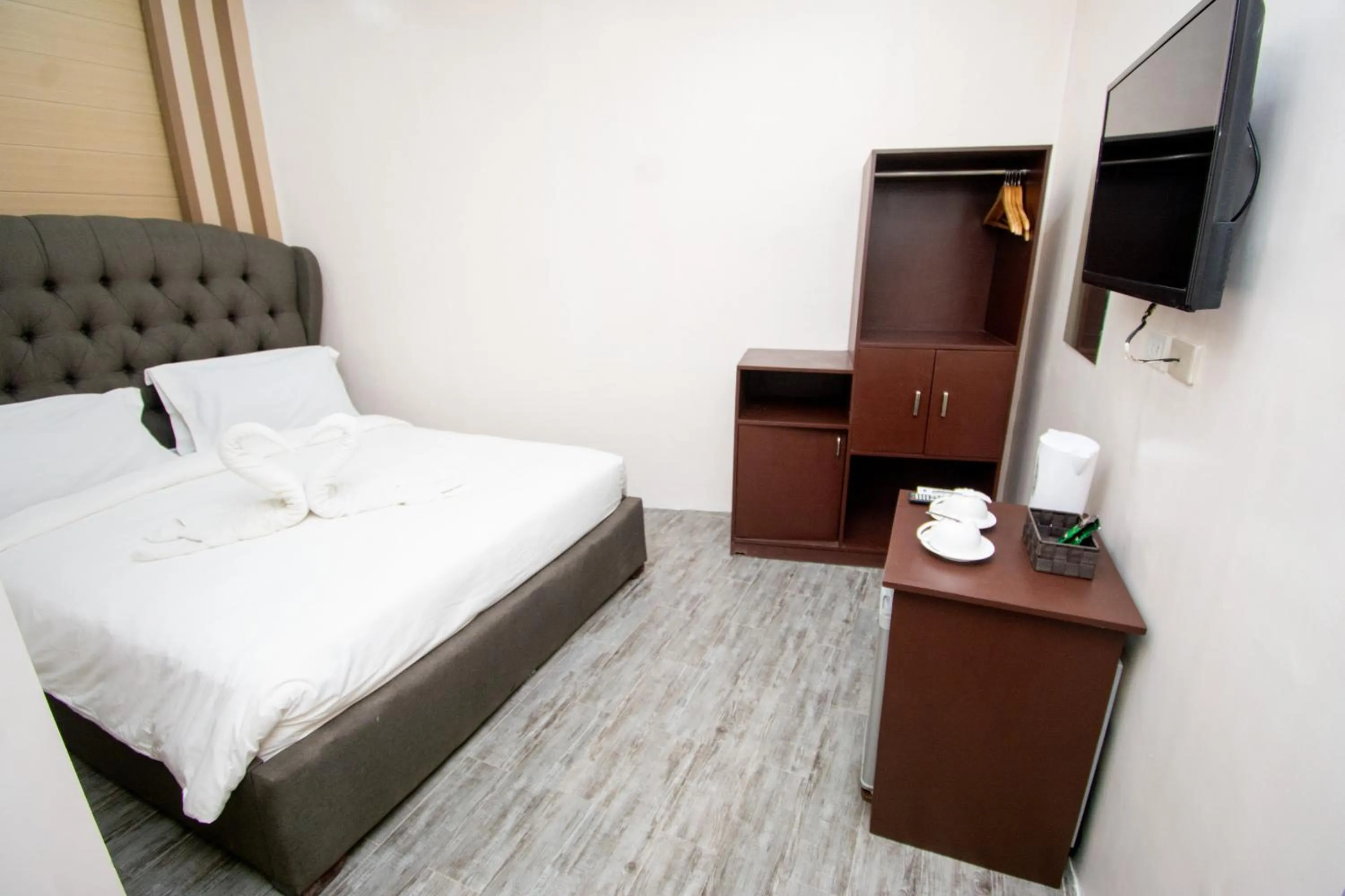 Bed in Emerald Island Hotel