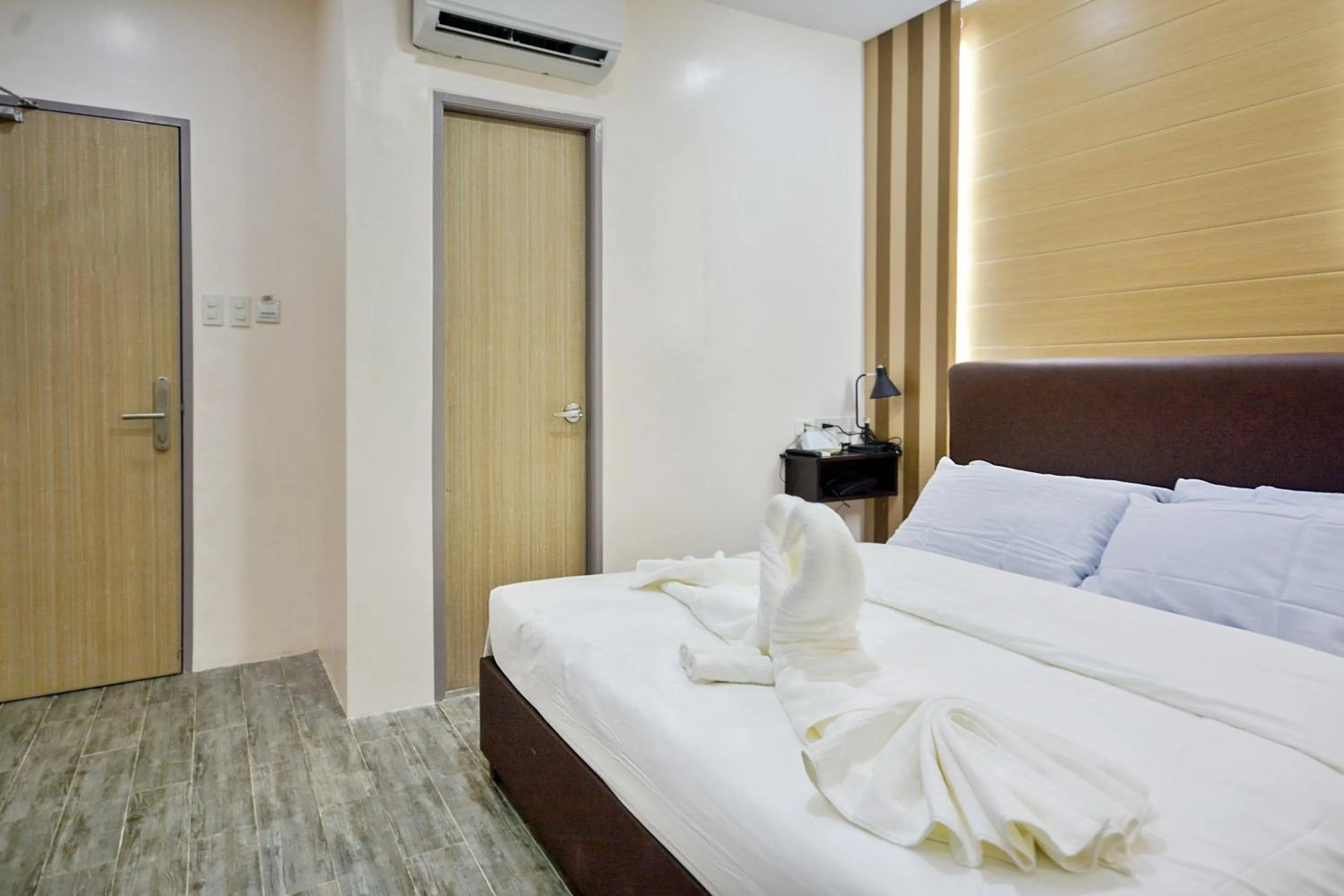 Bed in Emerald Island Hotel