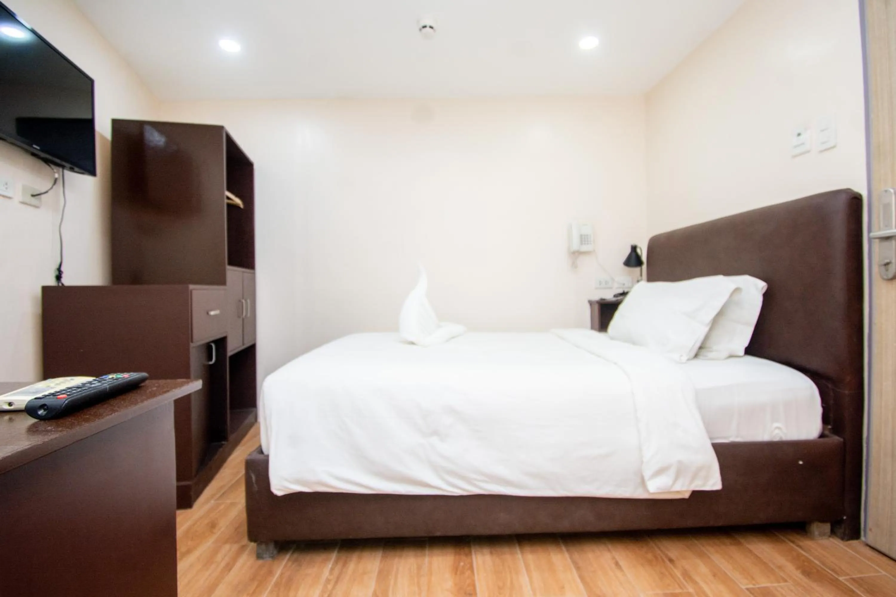 Bed in Emerald Island Hotel