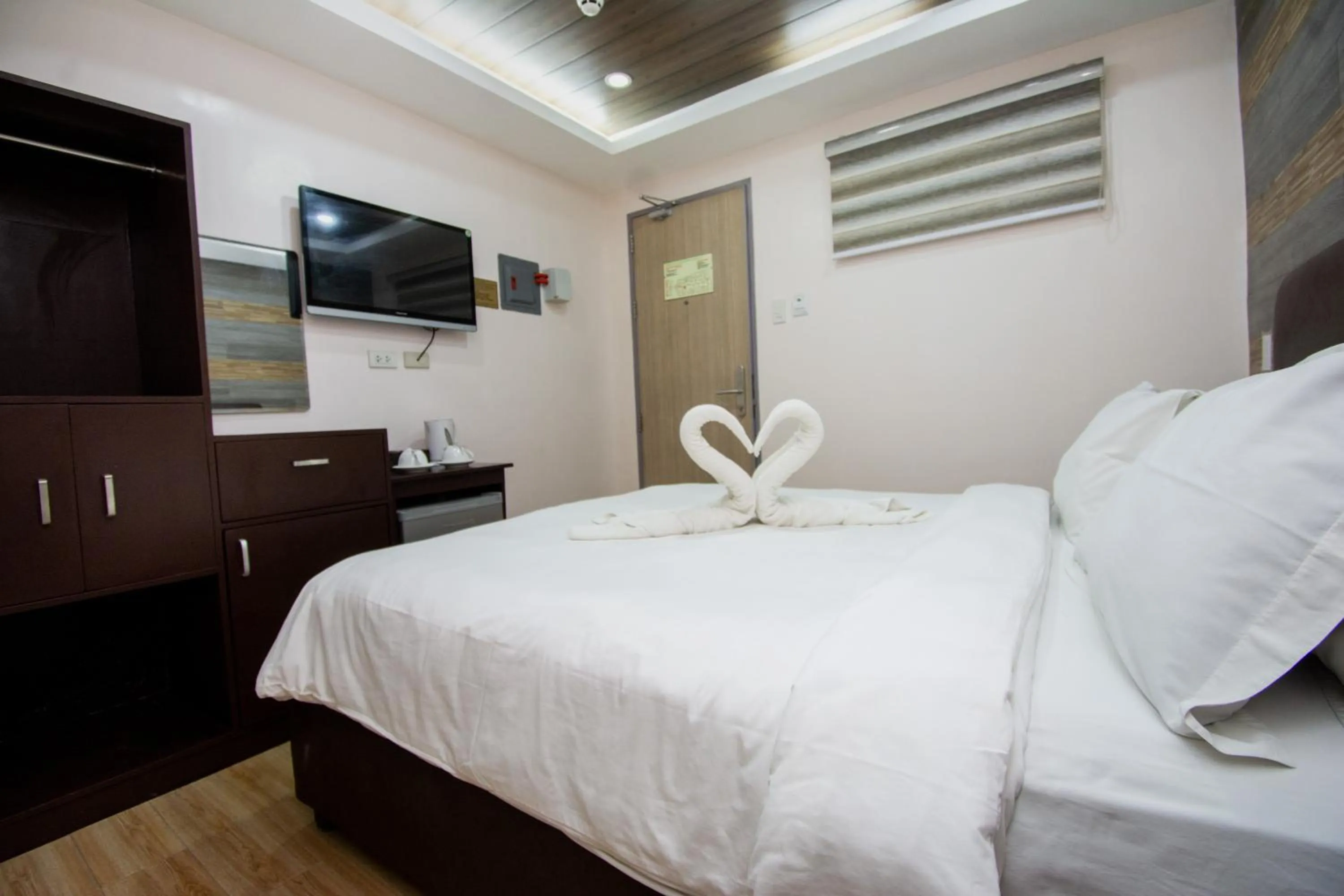 Bed in Emerald Island Hotel