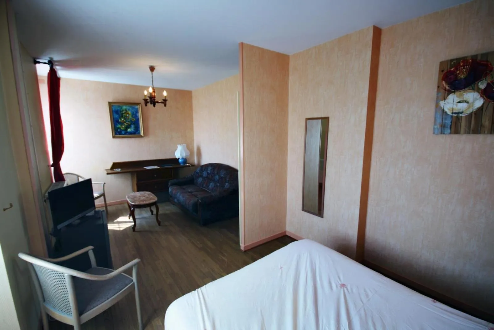 Photo of the whole room in Les Messageries