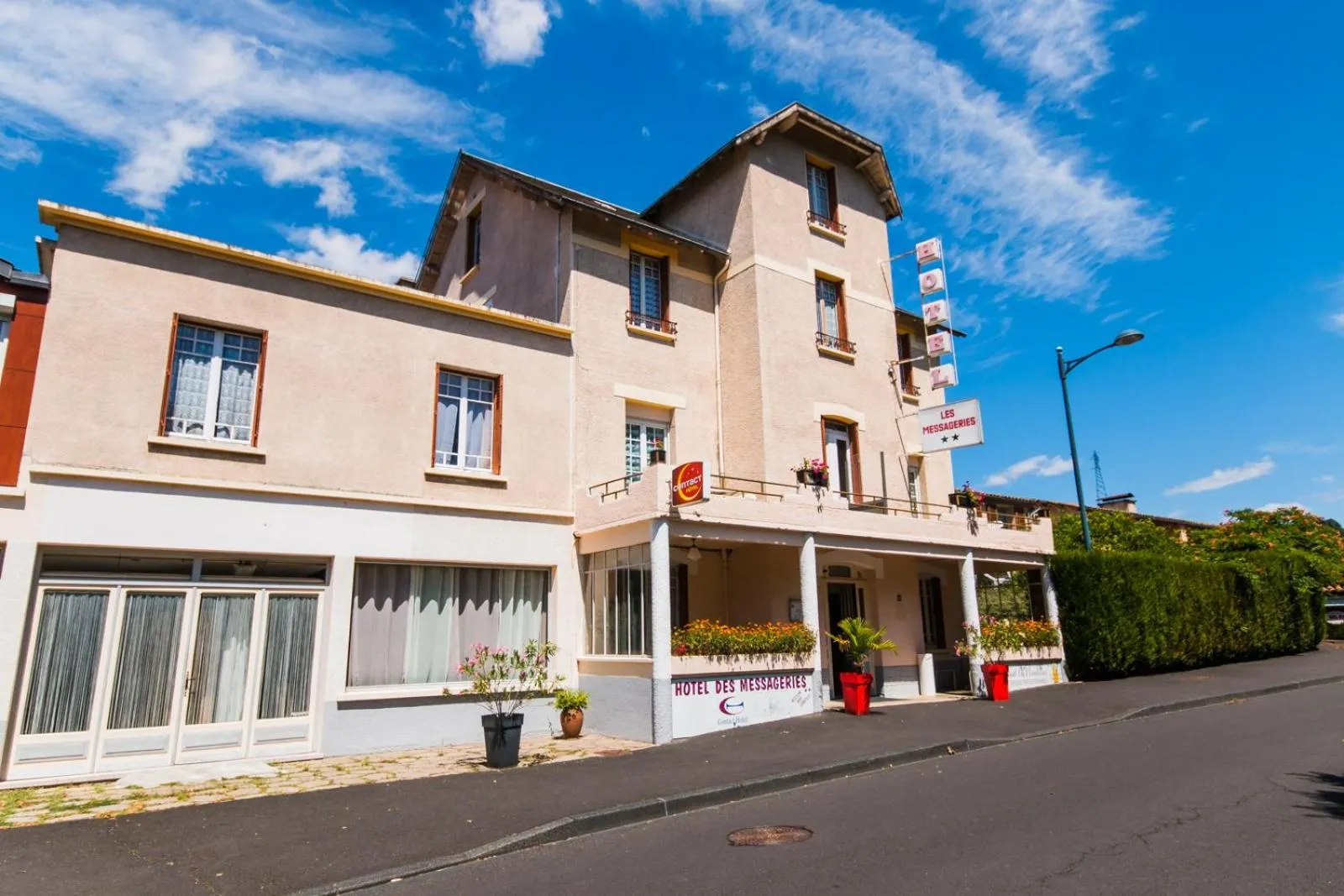 Property building in Les Messageries