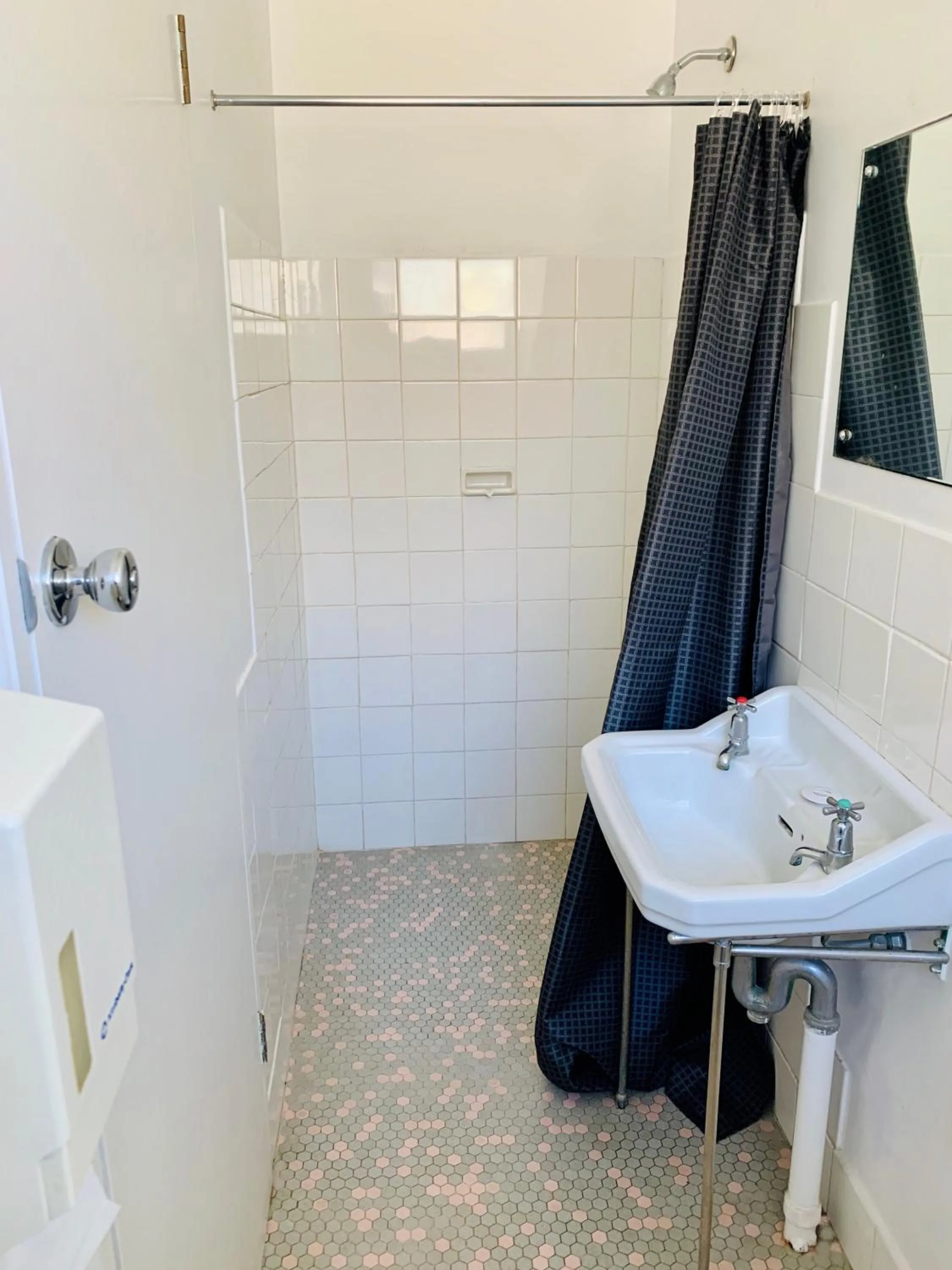 Bathroom in Coonalpyn Hotel