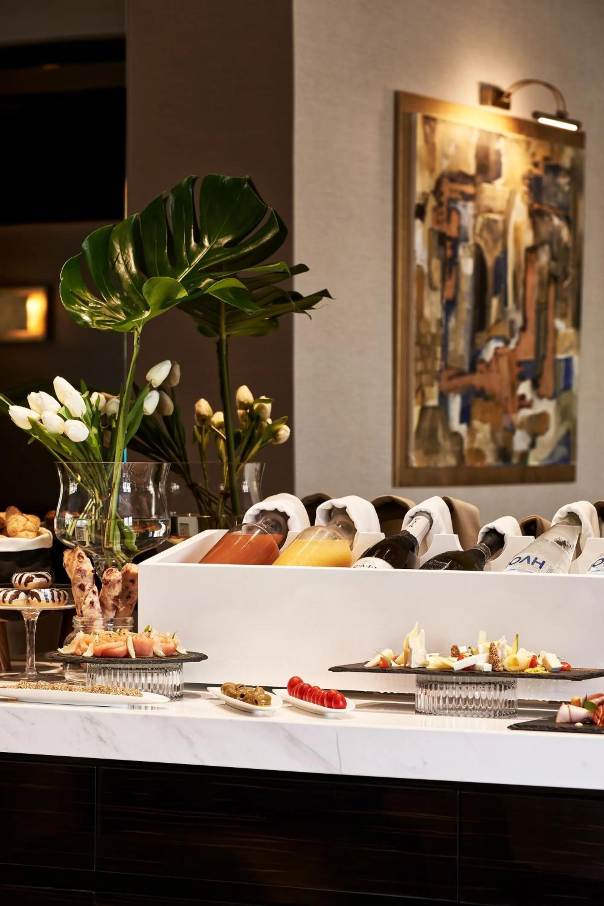 Restaurant/places to eat in Bellevue On The Beach Suites