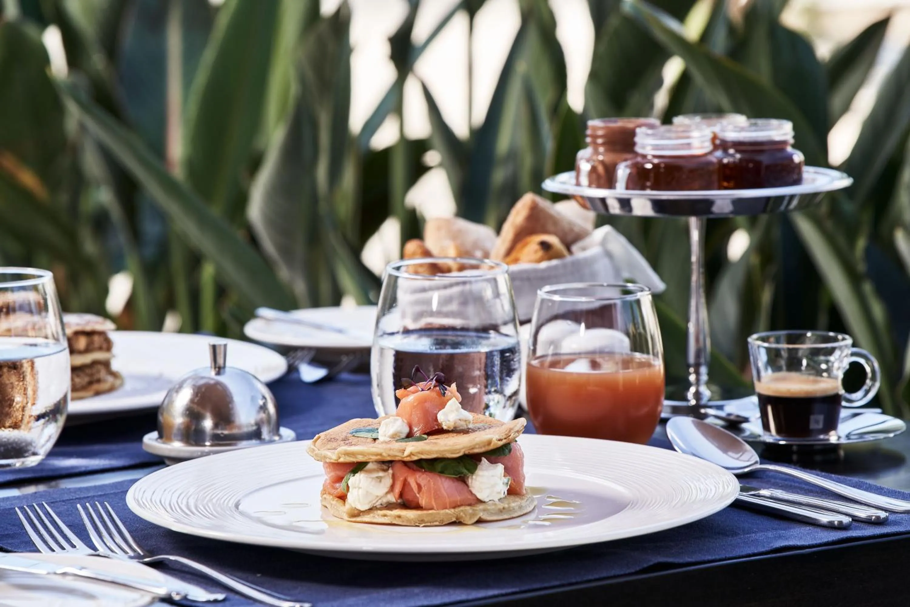 Restaurant/places to eat in Bellevue On The Beach Suites