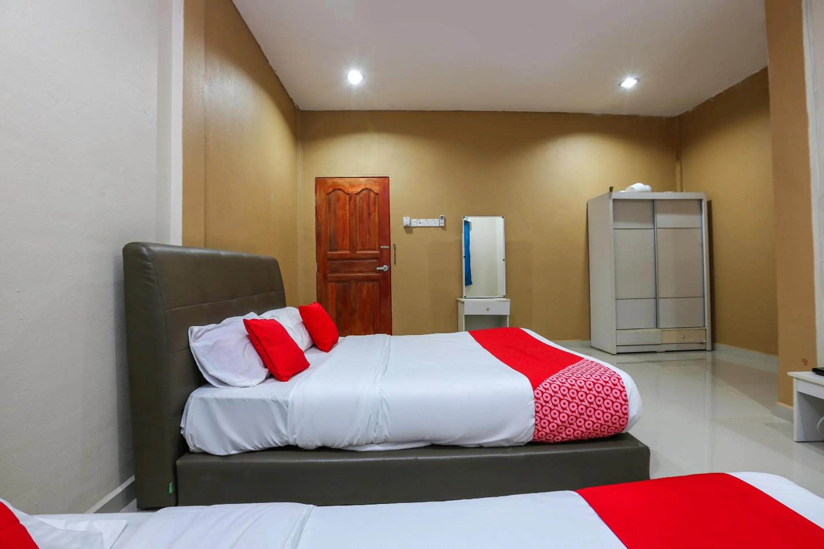 Bedroom, Bed in OYO 89933 Nun Hotel