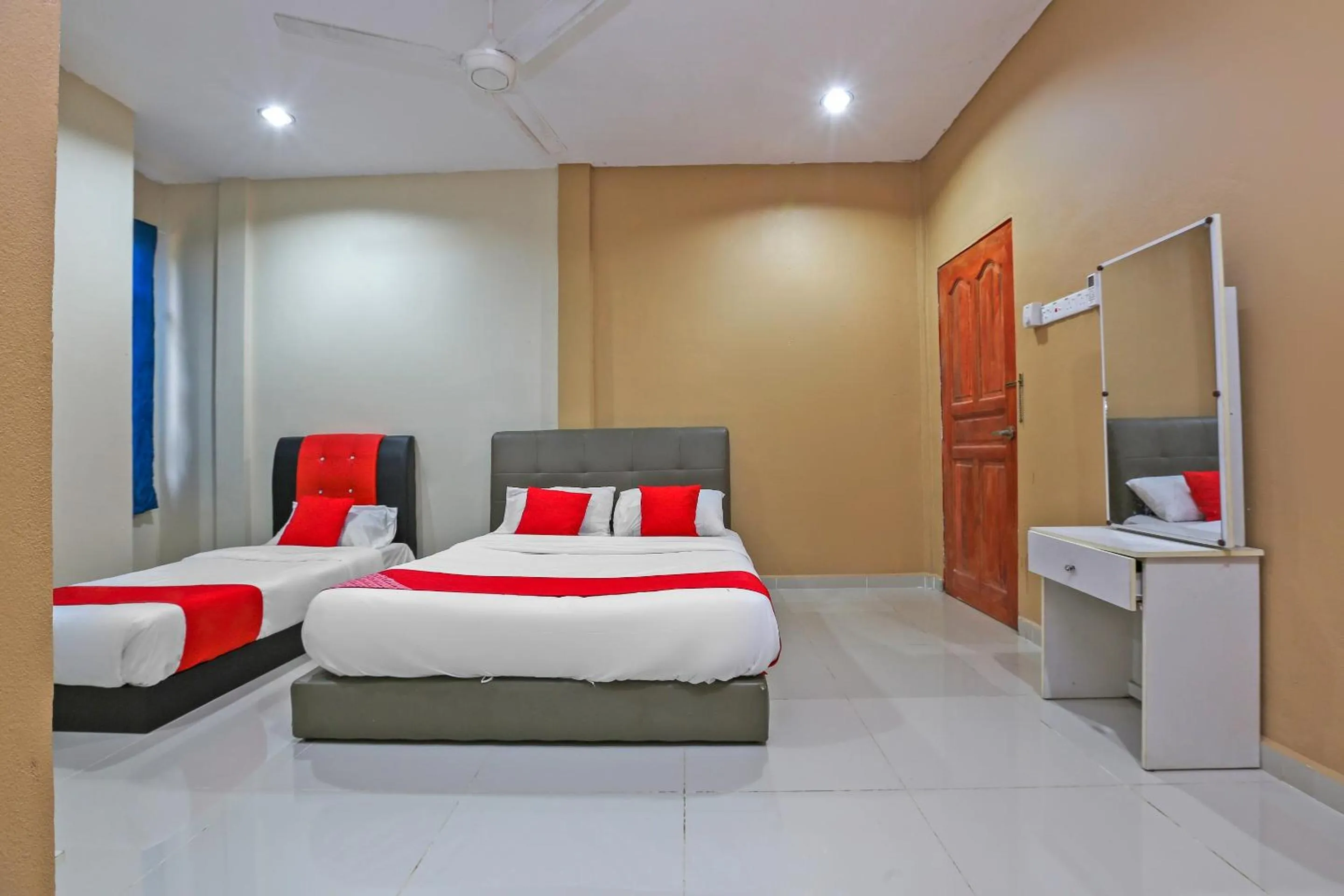 Bedroom, Bed in OYO 89933 Nun Hotel