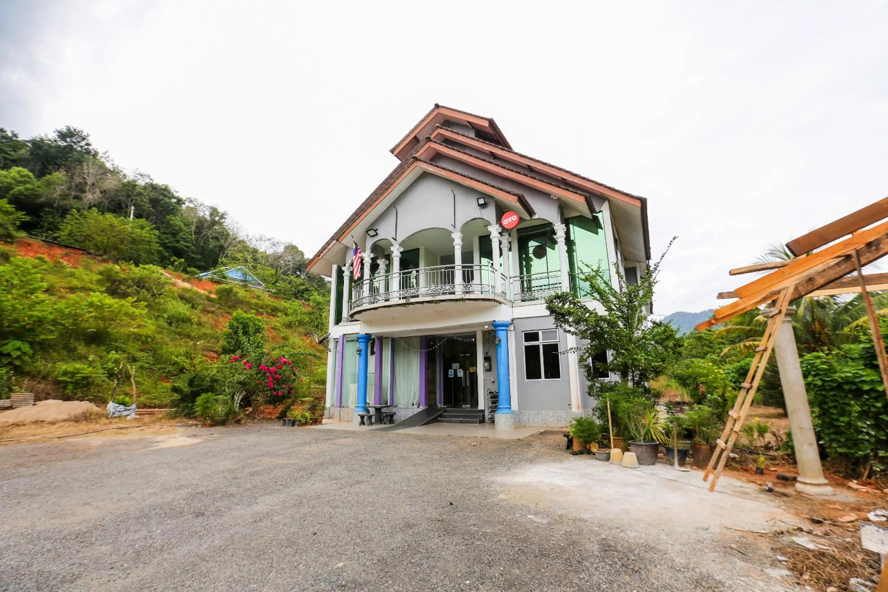 Facade/entrance in OYO 89933 Nun Hotel