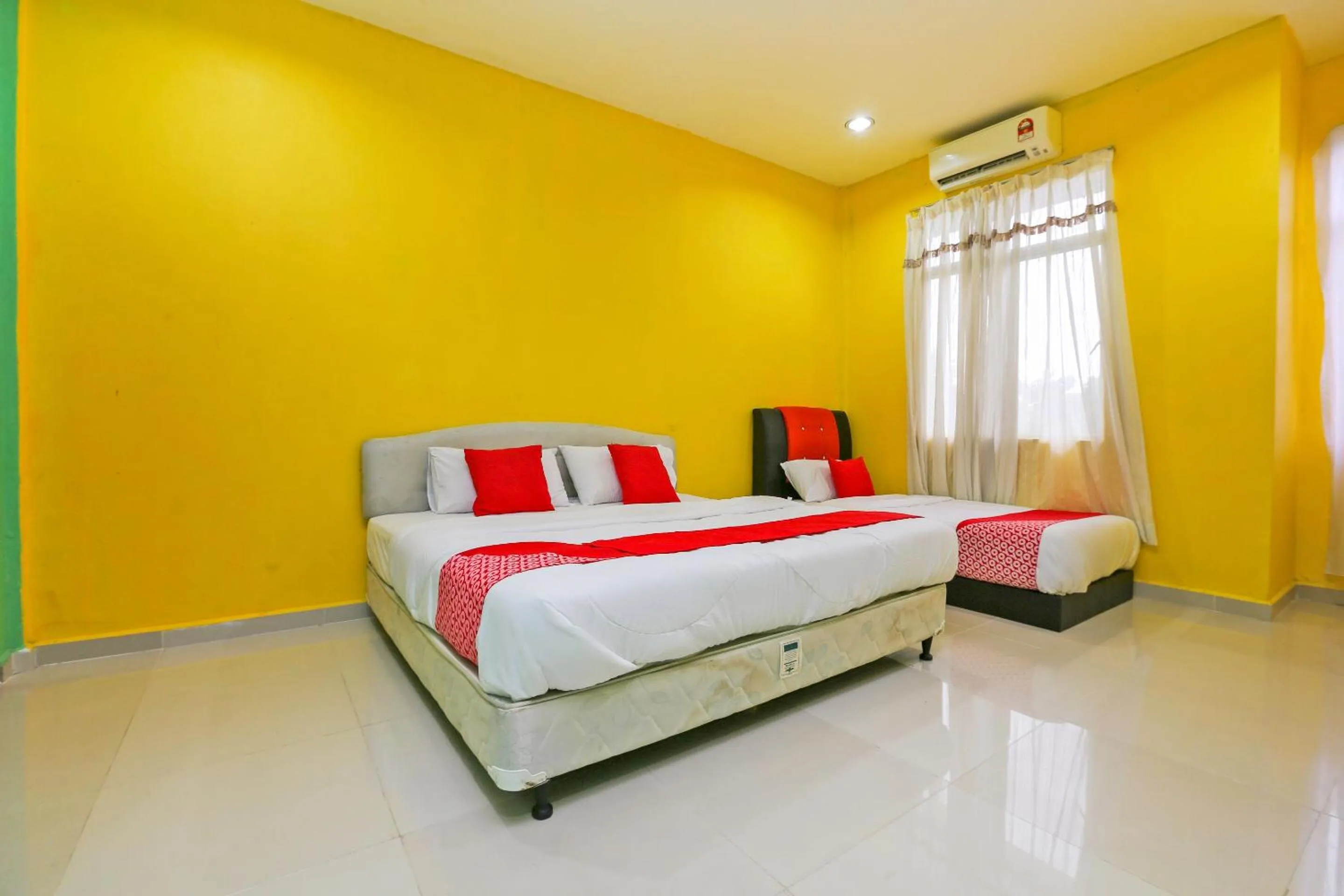 Bedroom, Bed in OYO 89933 Nun Hotel