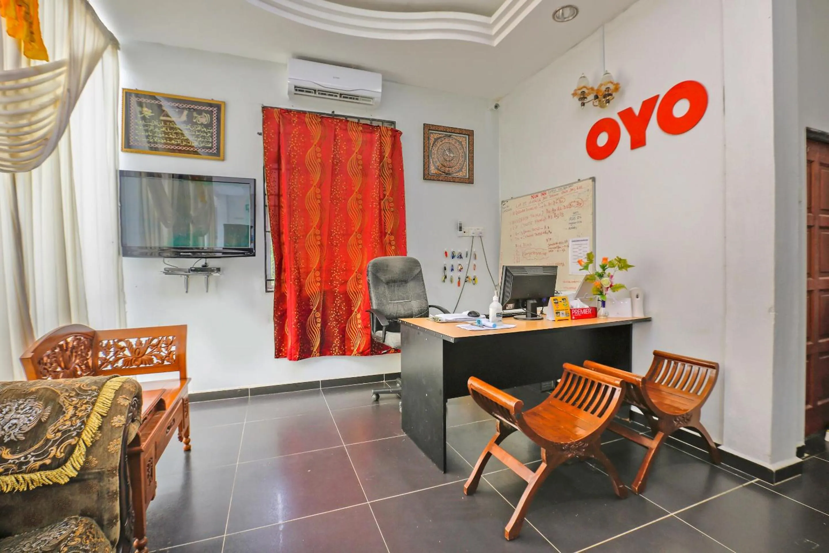 Lobby or reception in OYO 89933 Nun Hotel