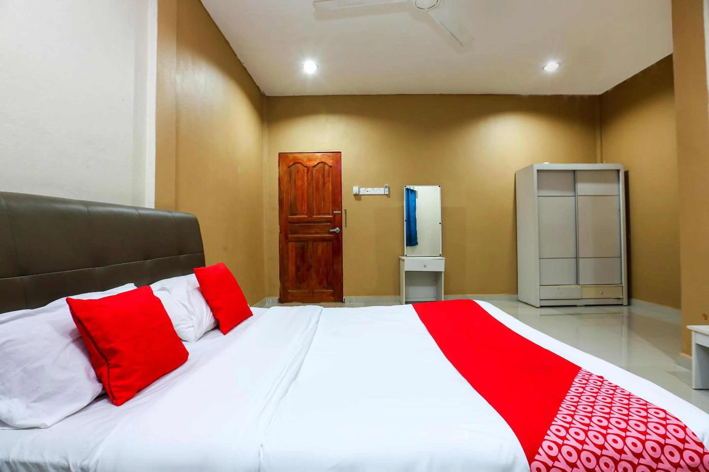 Bedroom, Bed in OYO 89933 Nun Hotel