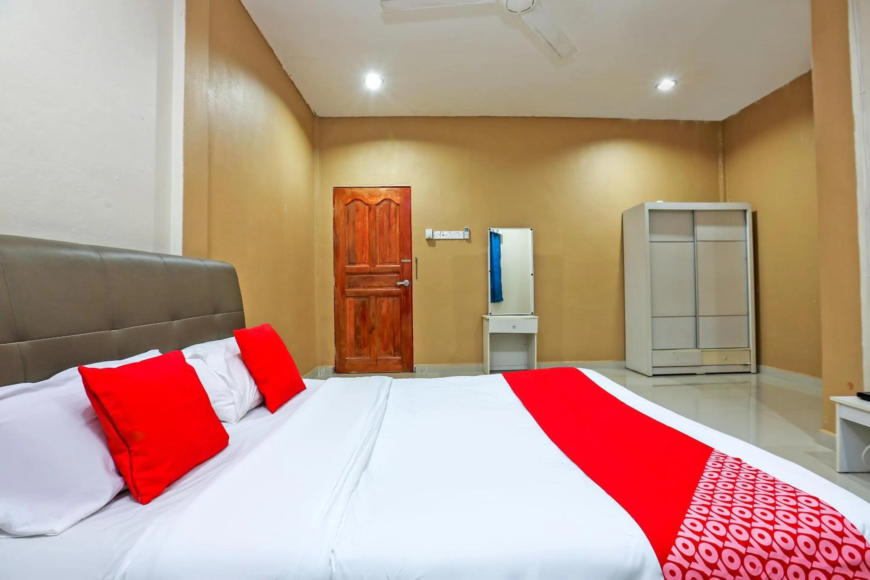 Bedroom, Bed in OYO 89933 Nun Hotel