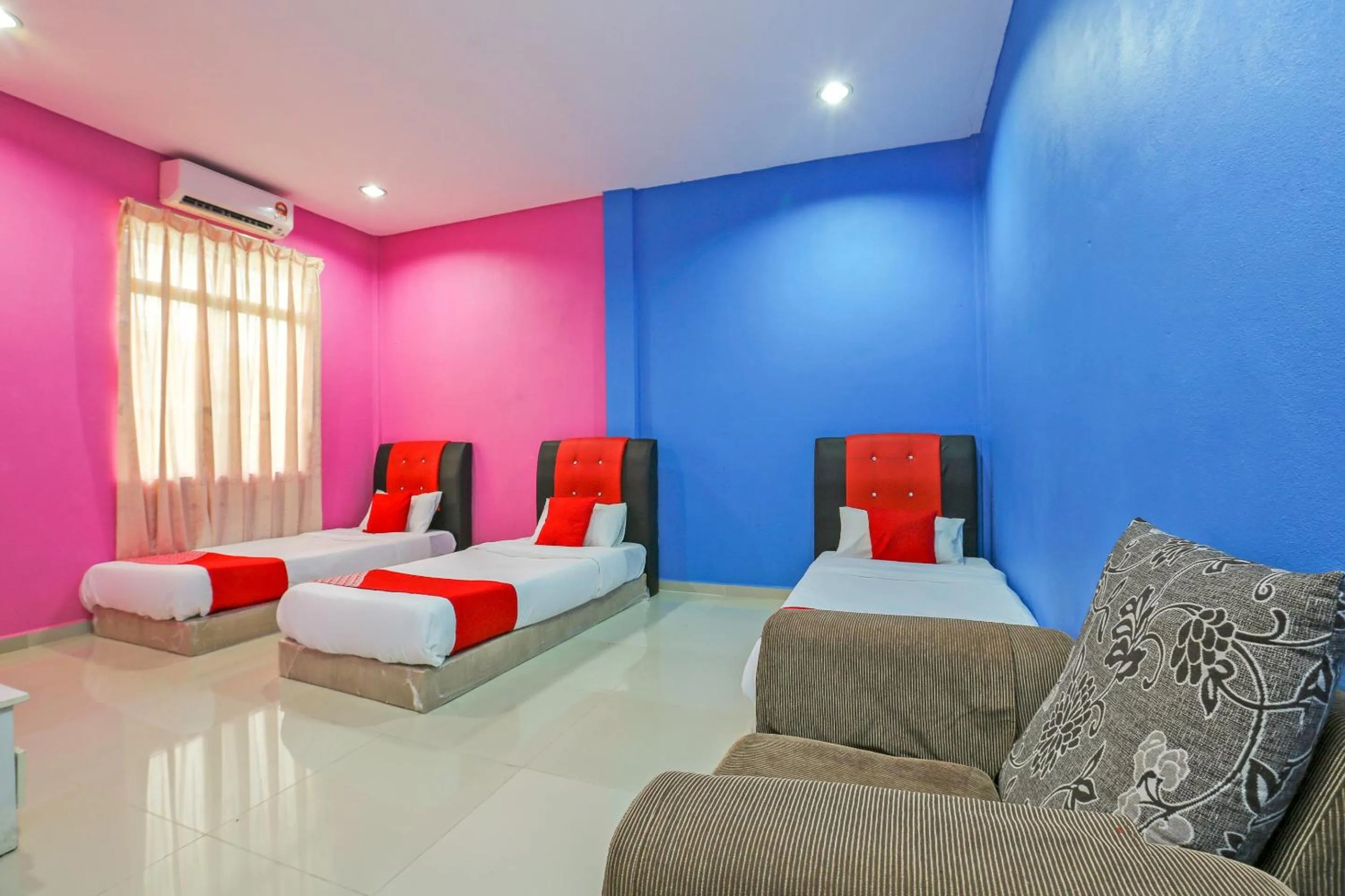 Bedroom, Bed in OYO 89933 Nun Hotel