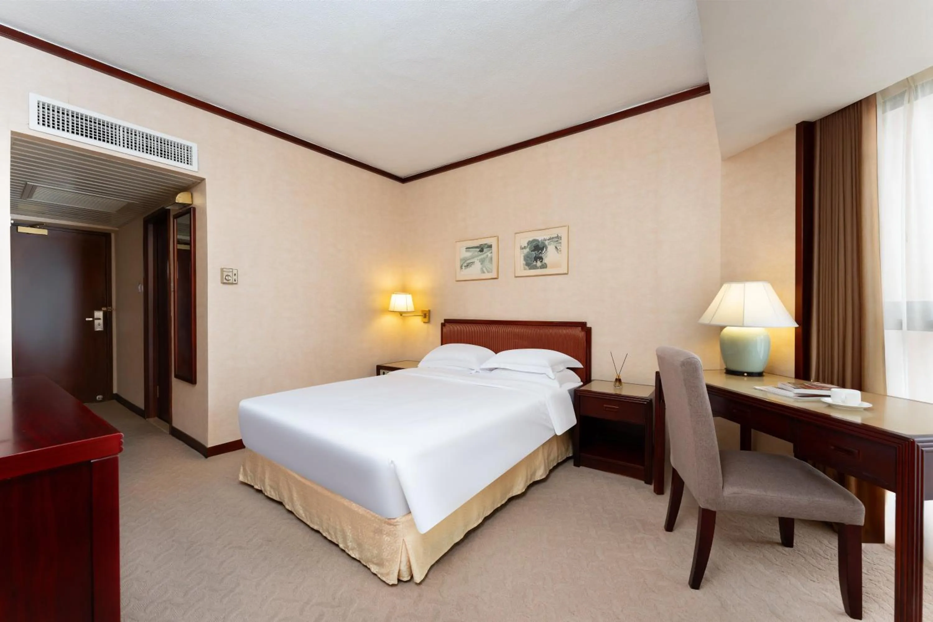 Bed in Felicity Hotel Shenzhen, Luohu Railway Station